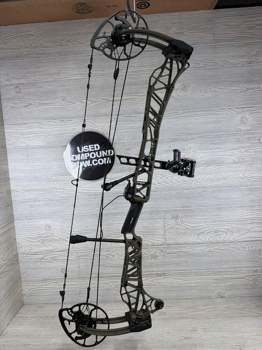 Used Mathews LIFT 33 28" 70lb Ambush RH Bow pkg