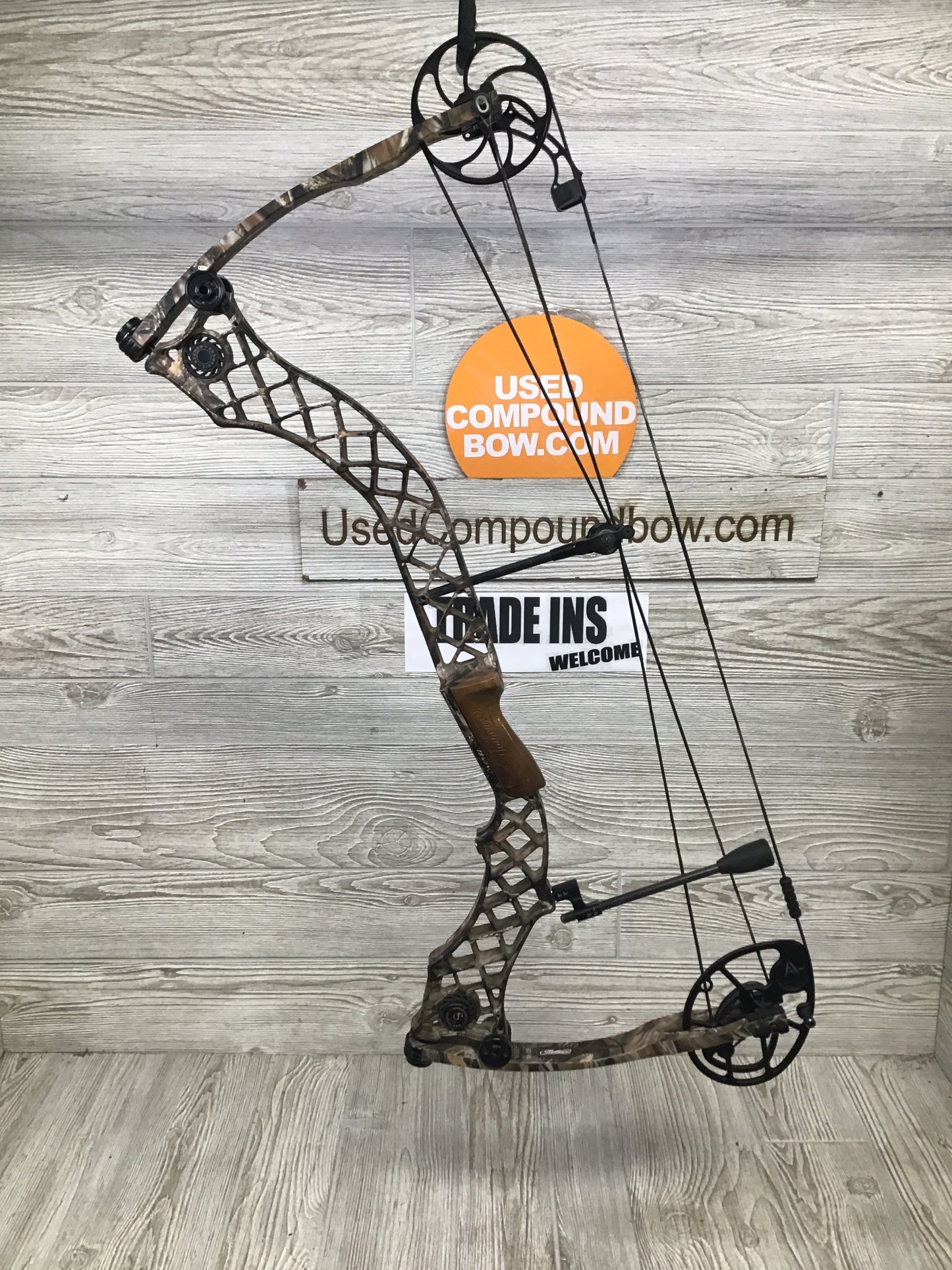 Used Mathews Heli-M 27.5/70# Right Handed (new Strings)