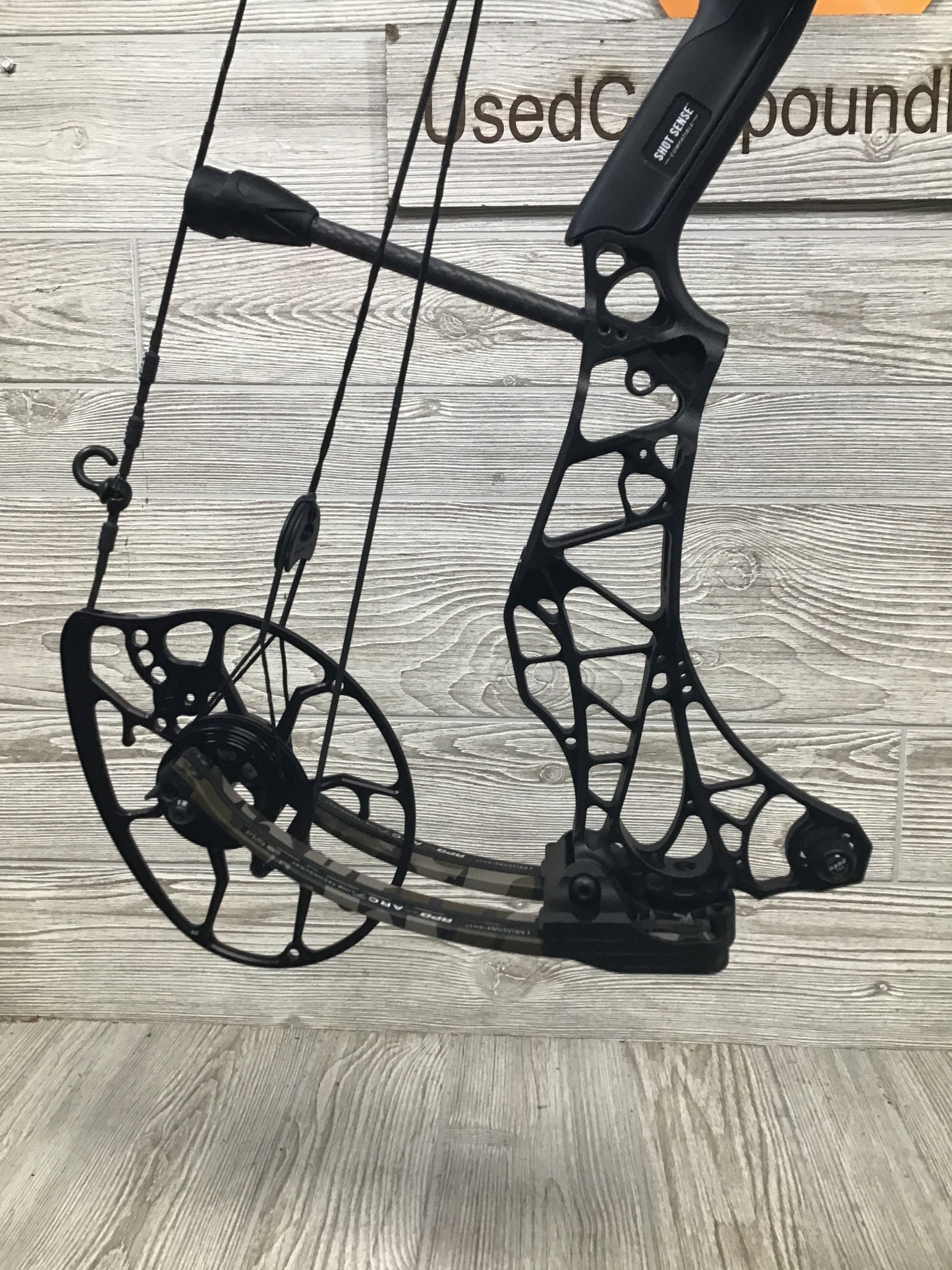 Used Mathews Lift X 29.5 Right Hand Black riser/Bottomlands limbs Bow 30/70