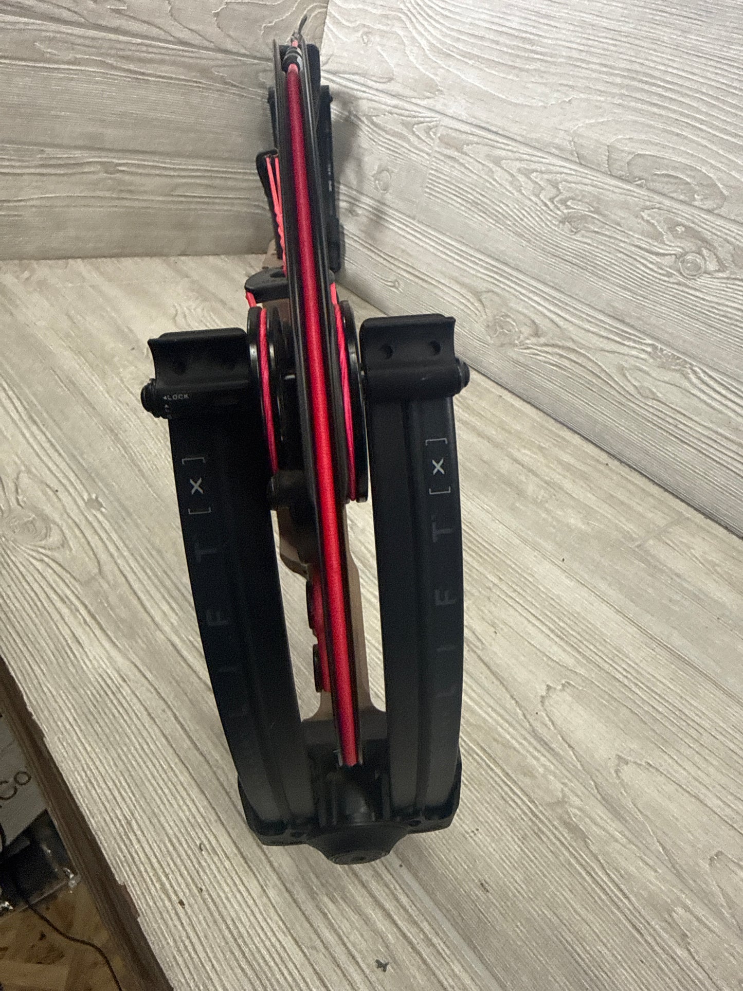 Used Mathews Lift X 33 Earth with Black limbs LH