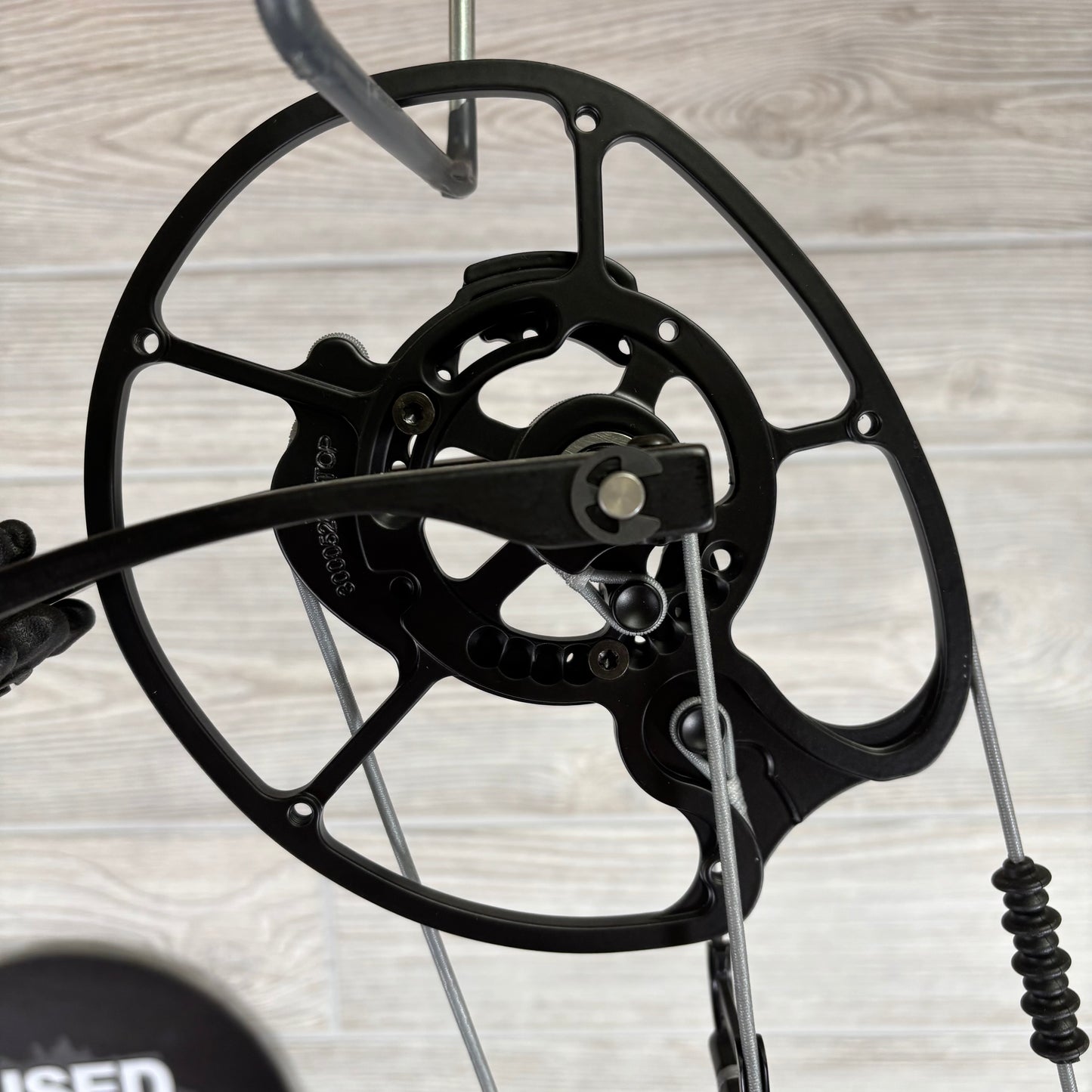 Elite Artus Right Handed Outdoor Green 70# Bow