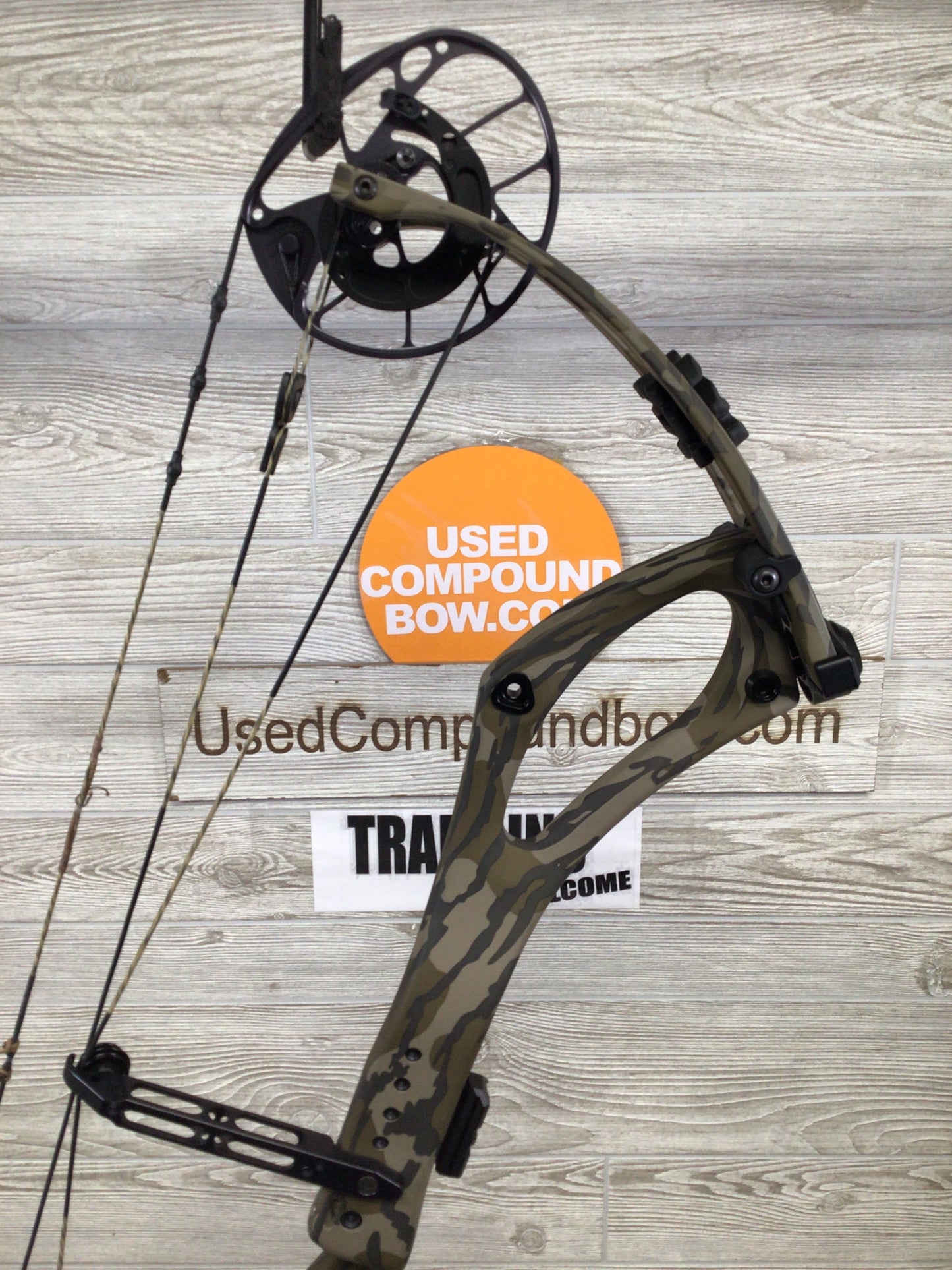 PSE Mach 35 right hand mossy oak bottomlands 60-70# 27-32.5"