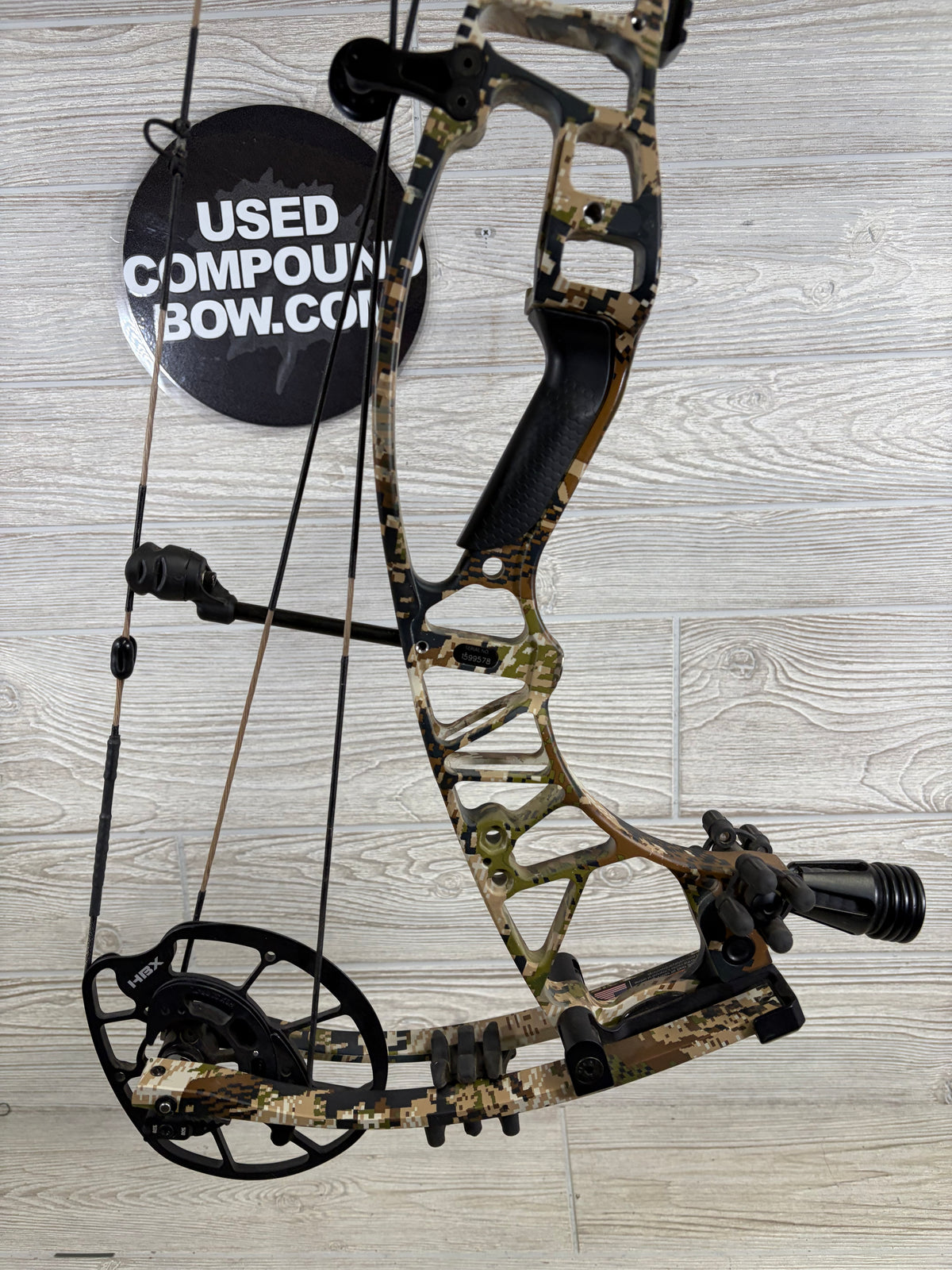 Used Hoyt Ventum 30 25-28" 60-70lb RH Sitka Sub Alpine Bow