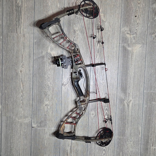 Used Hoyt Powermax RH Realtree Bow Package 60-70LBS