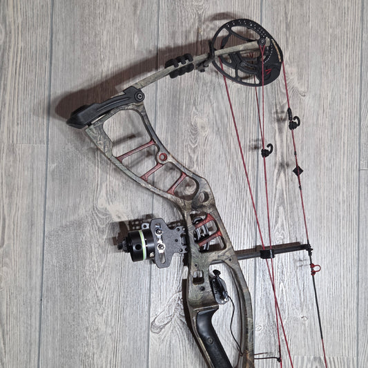 Used Hoyt Powermax RH Realtree Bow Package 60-70LBS