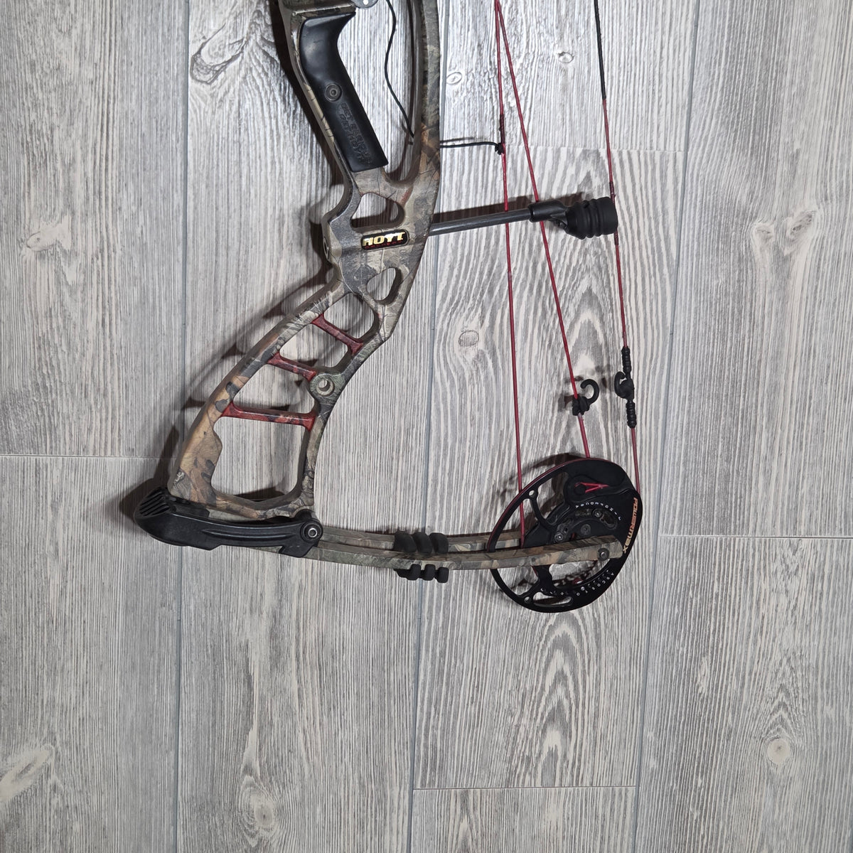 Used Hoyt Powermax RH Realtree Bow Package 60-70LBS
