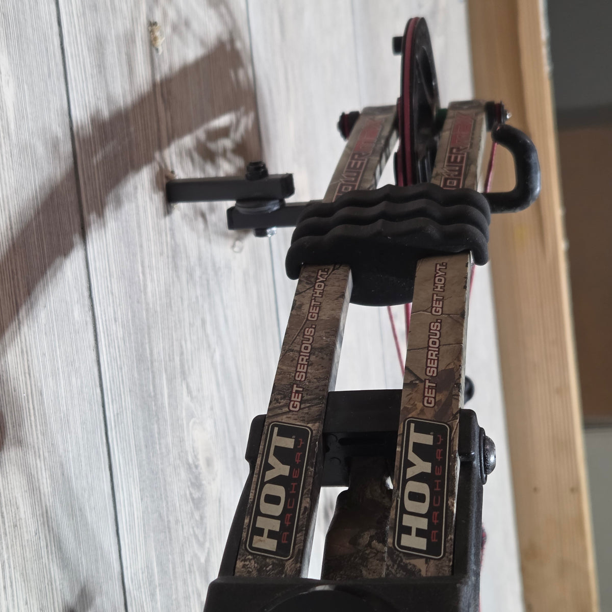 Used Hoyt Powermax RH Realtree Bow Package 60-70LBS