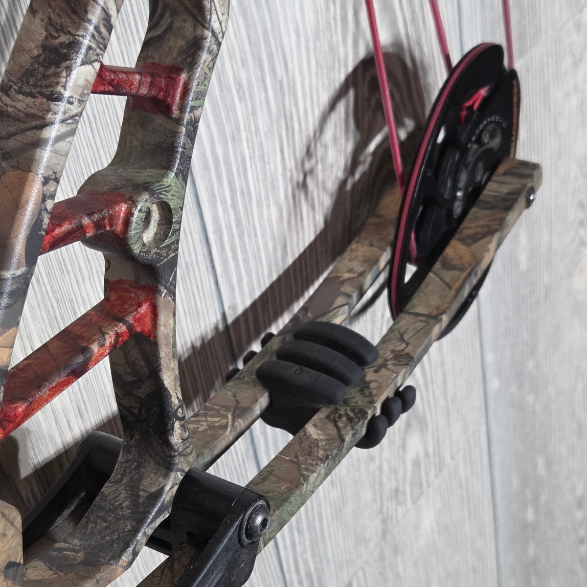 Used Hoyt Powermax RH Realtree Bow Package 60-70LBS