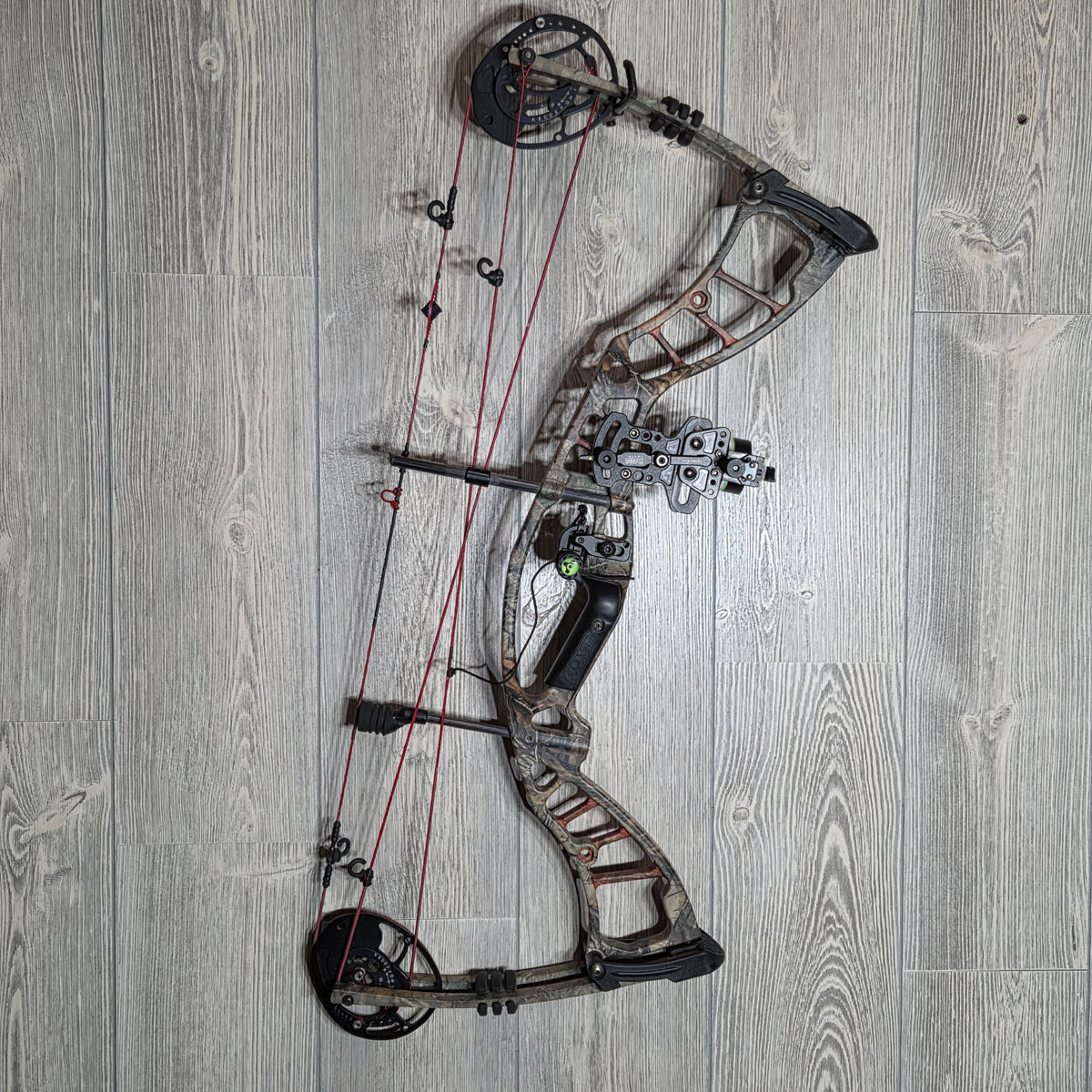 Used Hoyt Powermax RH Realtree Bow Package 60-70LBS