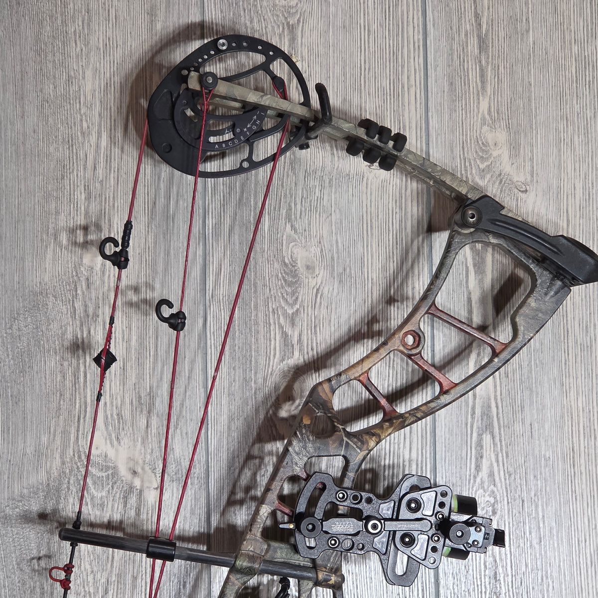 Used Hoyt Powermax RH Realtree Bow Package 60-70LBS