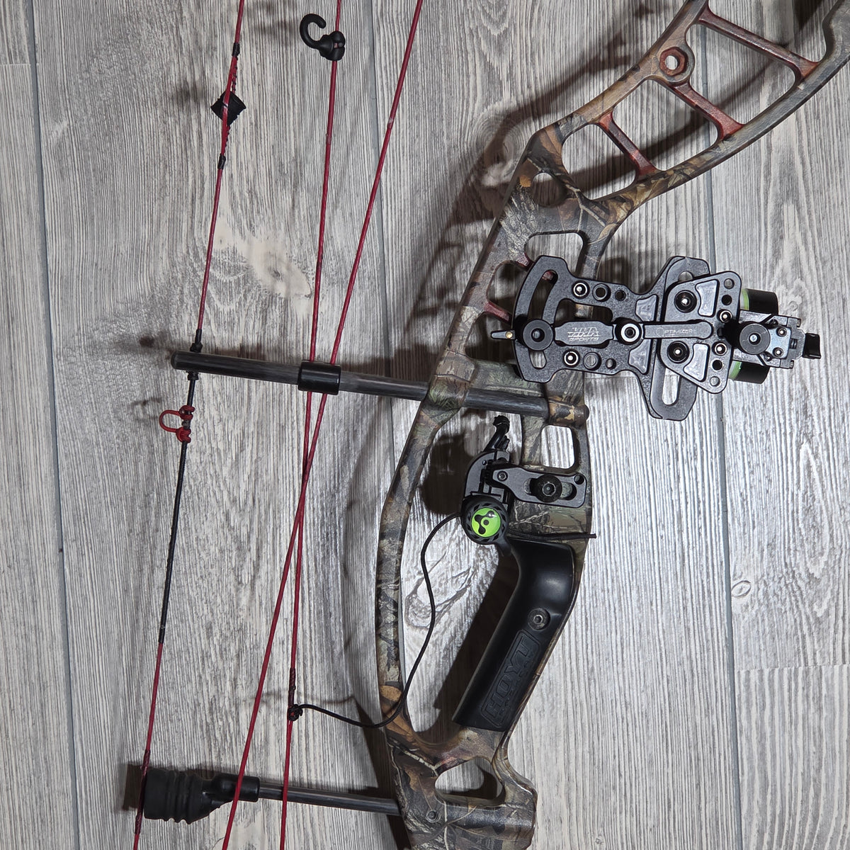 Used Hoyt Powermax RH Realtree Bow Package 60-70LBS