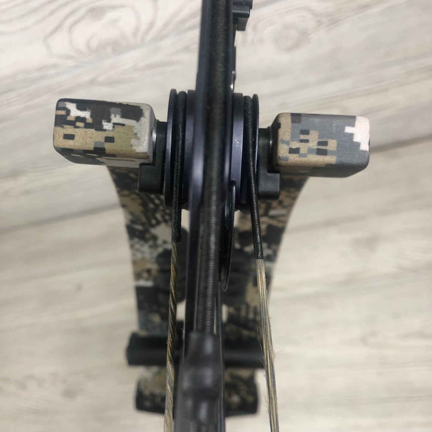 PSE Mach 34 EC2 Cam Right Hand charcoal riser, 70# el2 limbs and 80# FL limbs