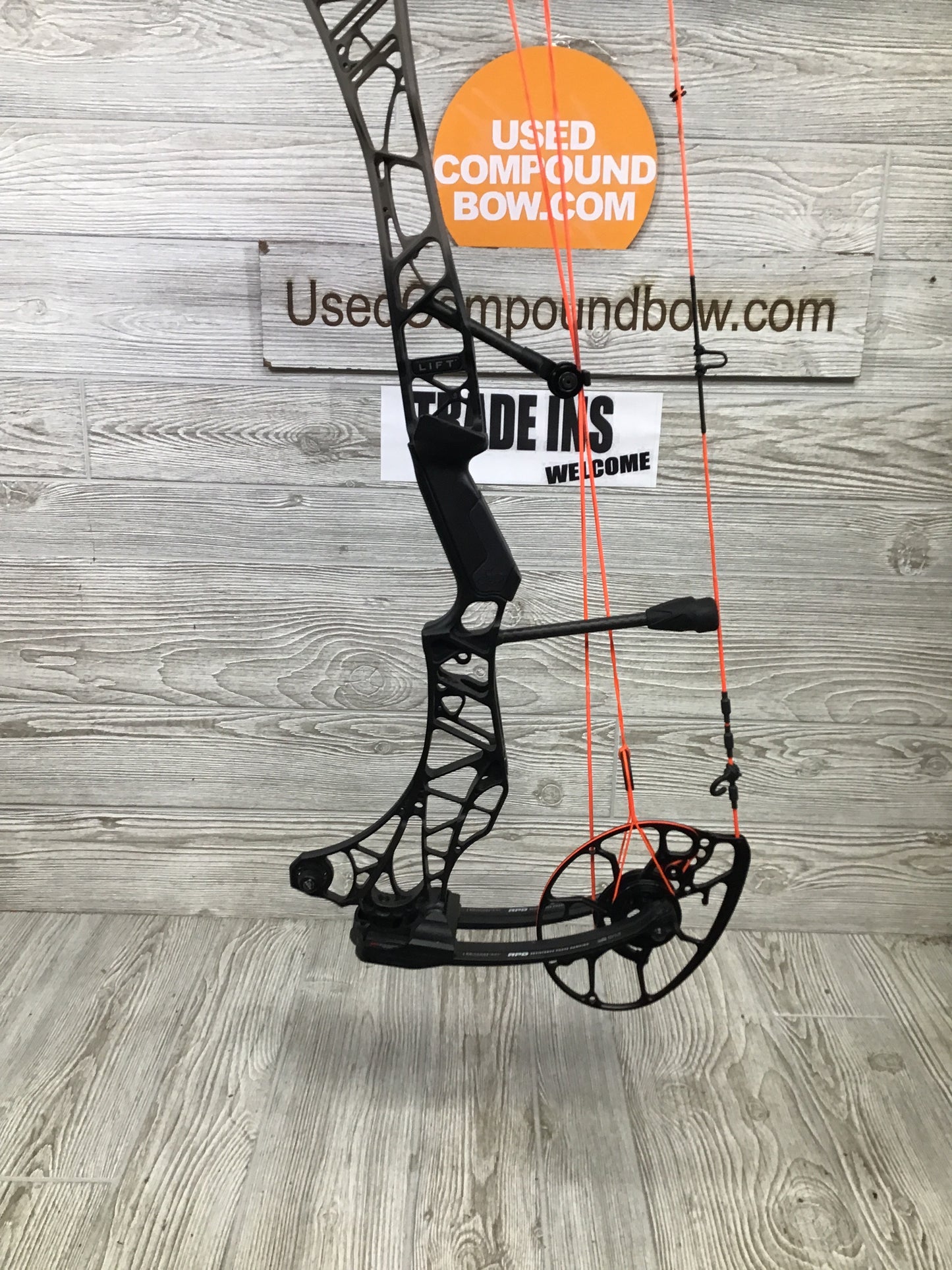 Mathews Lift 29.5 Granite fade to Black RH 28.5/70