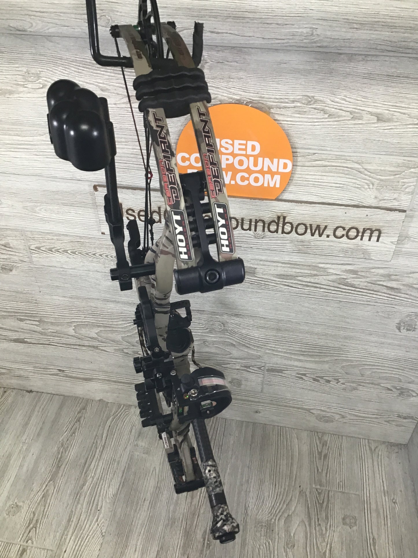 Used Hoyt Carbon Defiant UA Ridge Reaper Camo #3 Cam 50-60 RH LOADED