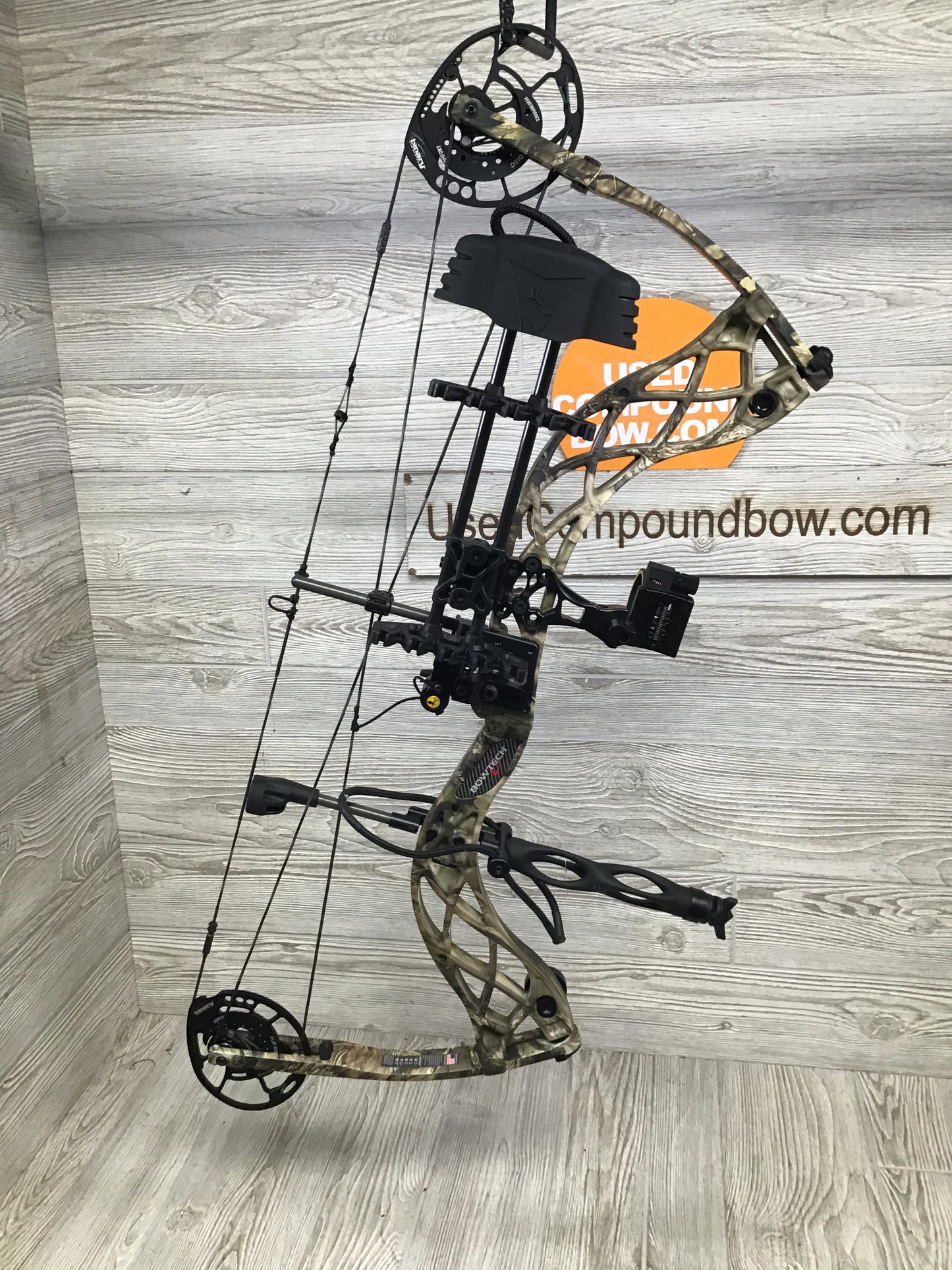 Bowtech Carbon Zion RH Camo Right Handed 60-70 25.5-30.5 package