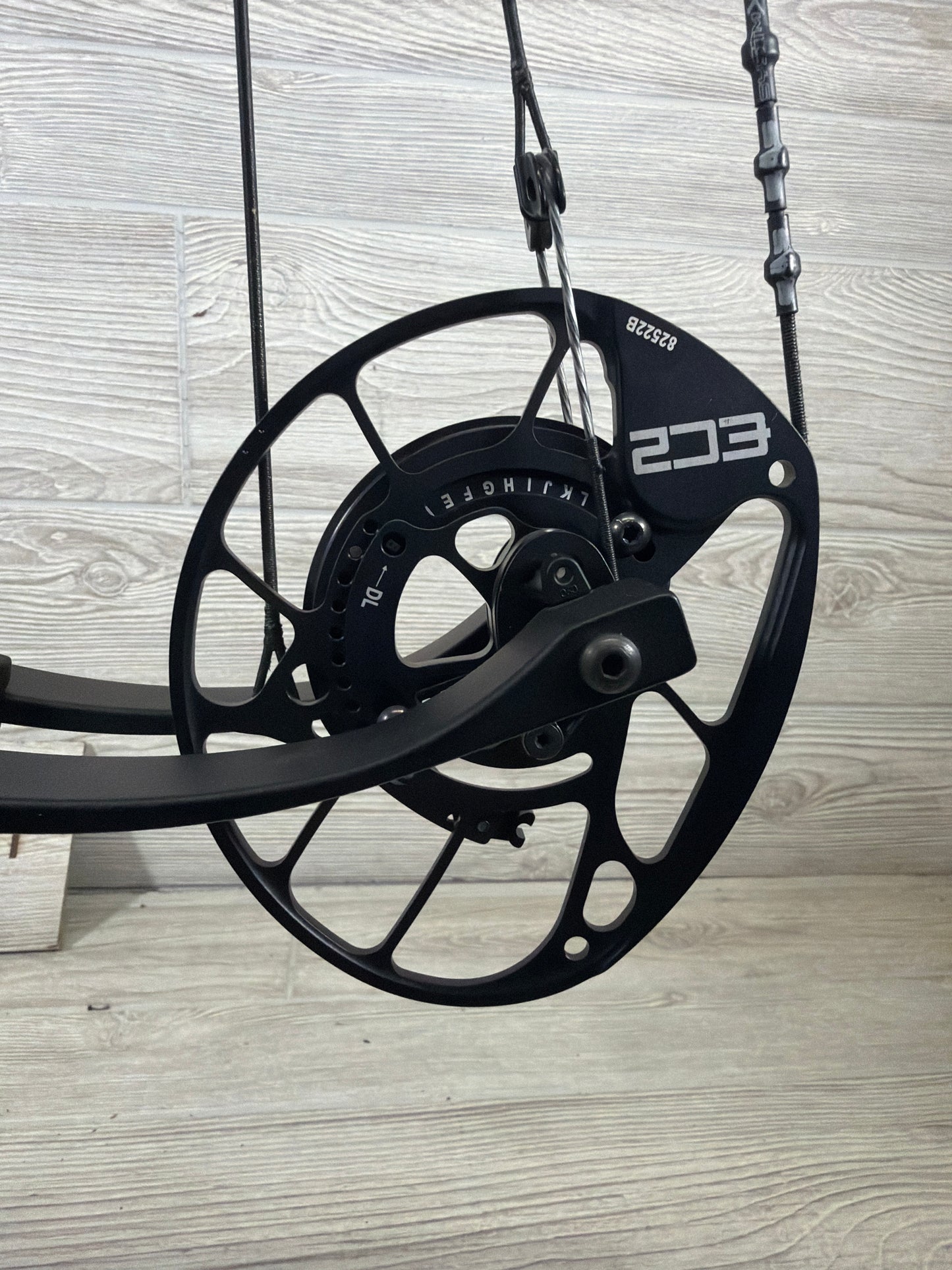 Used PSE Mach 30 DS EC2 29" 70lb Right Hand Black Bow w/ PSE Quiver