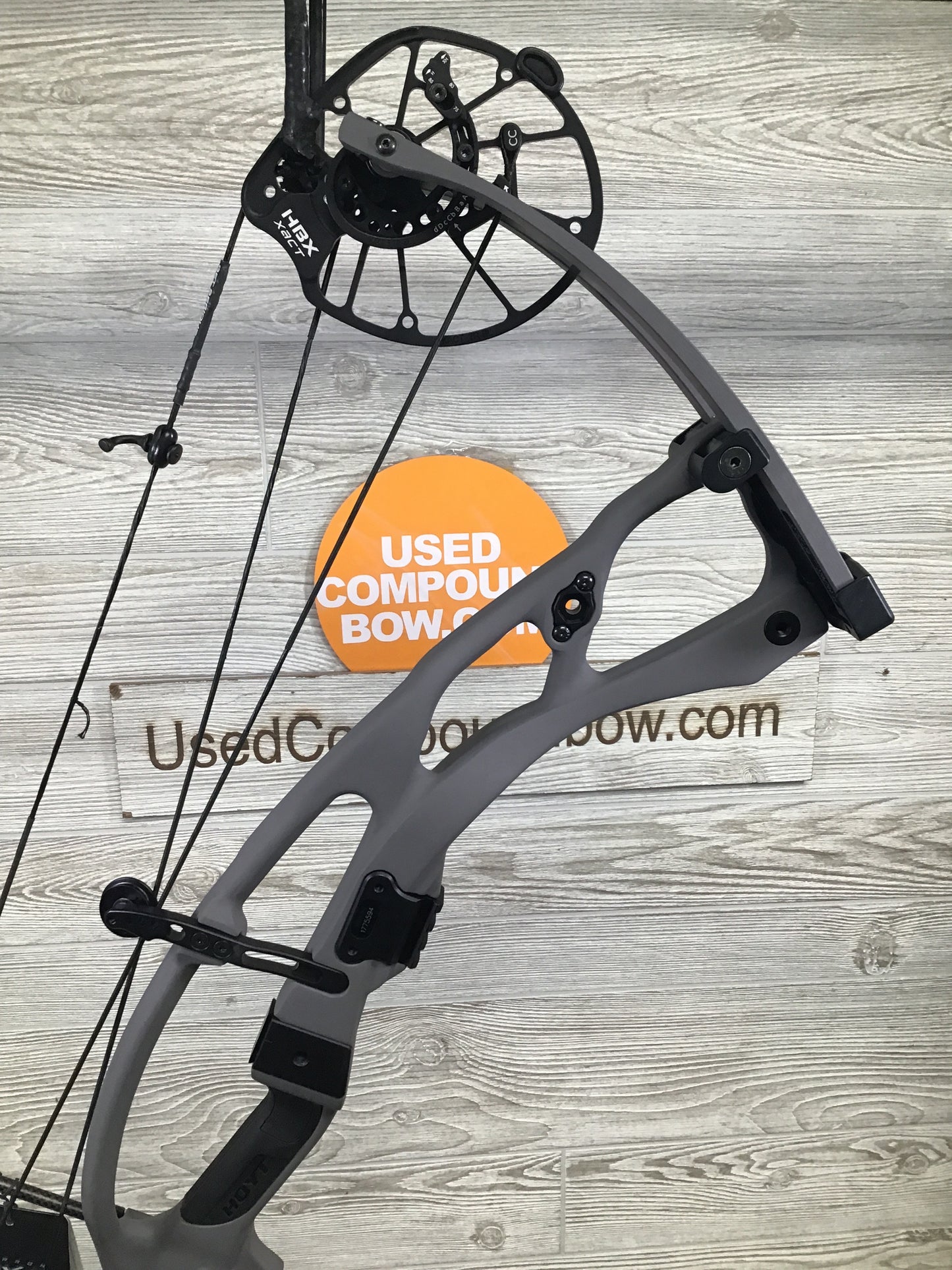 NEW Hoyt RX-8 Right Hand 60-70# Tombstone 28.5-30"