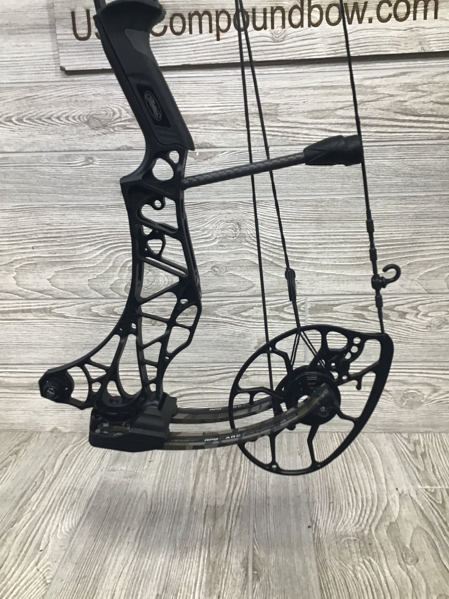 Used Mathews Lift X 29.5 Right Hand Black riser/Bottomlands limbs Bow 30/70