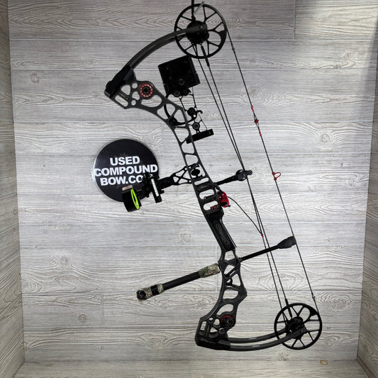Used Mathews No Cam HTX 26"/70# Right Handed Package