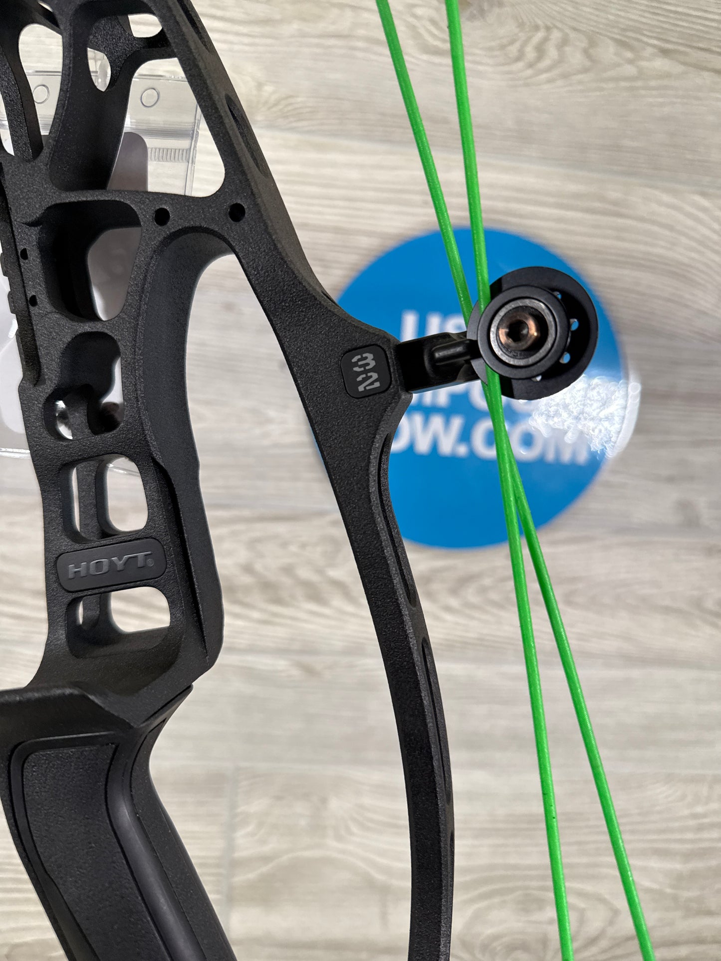 Hoyt Alpha AX-2 32 RH Black Riser Origin Limbs 29" 60#