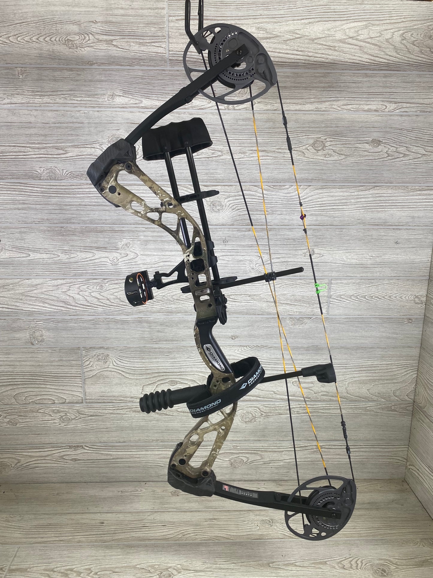 Diamond Edge 320 RH Bow Package