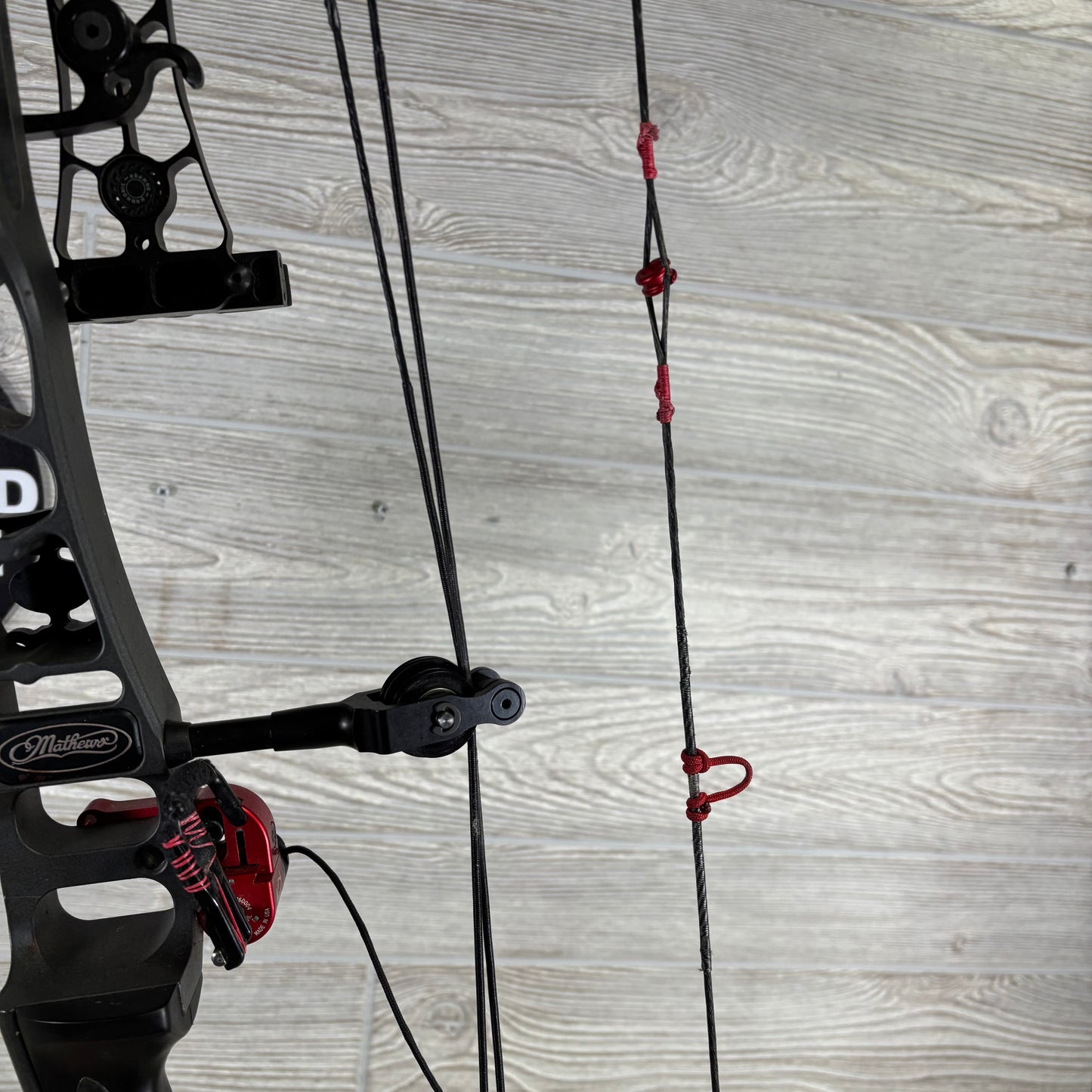 Used Mathews No Cam HTX 26"/70# Right Handed Package