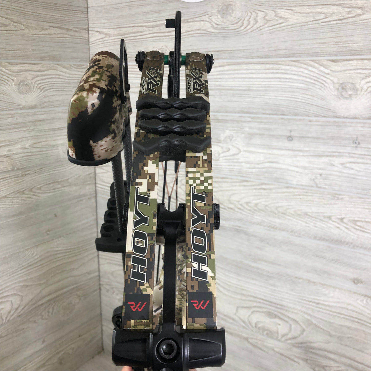 Hoyt Carbon RX-1  60-70# 29-31" draw Subalpine package