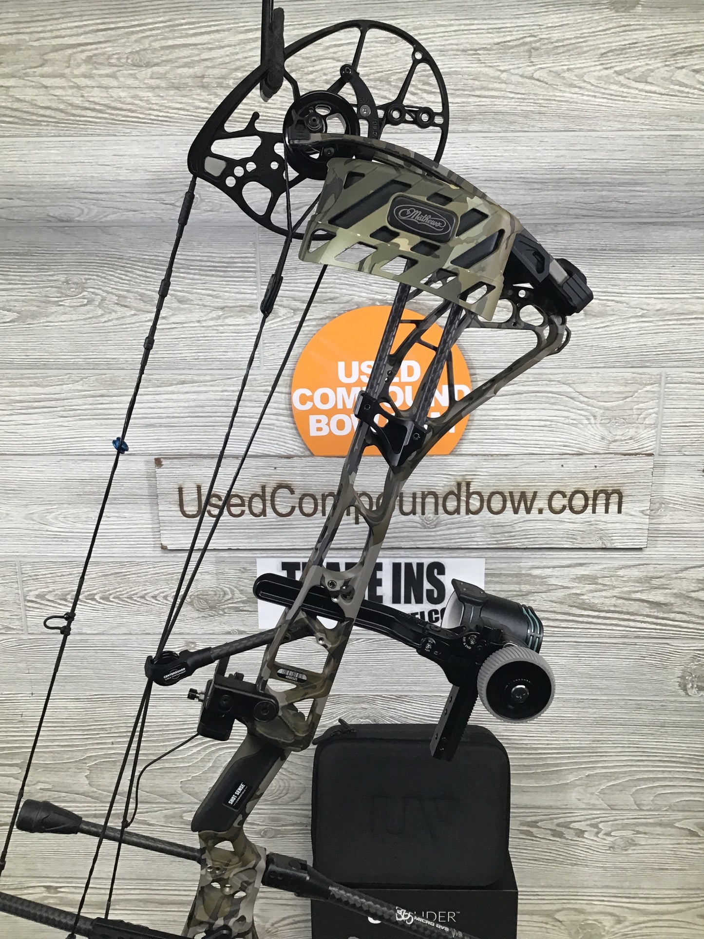Used Mathews Arc 30 RH Mossy Oak Bottomlands LOADED Package 29/70#