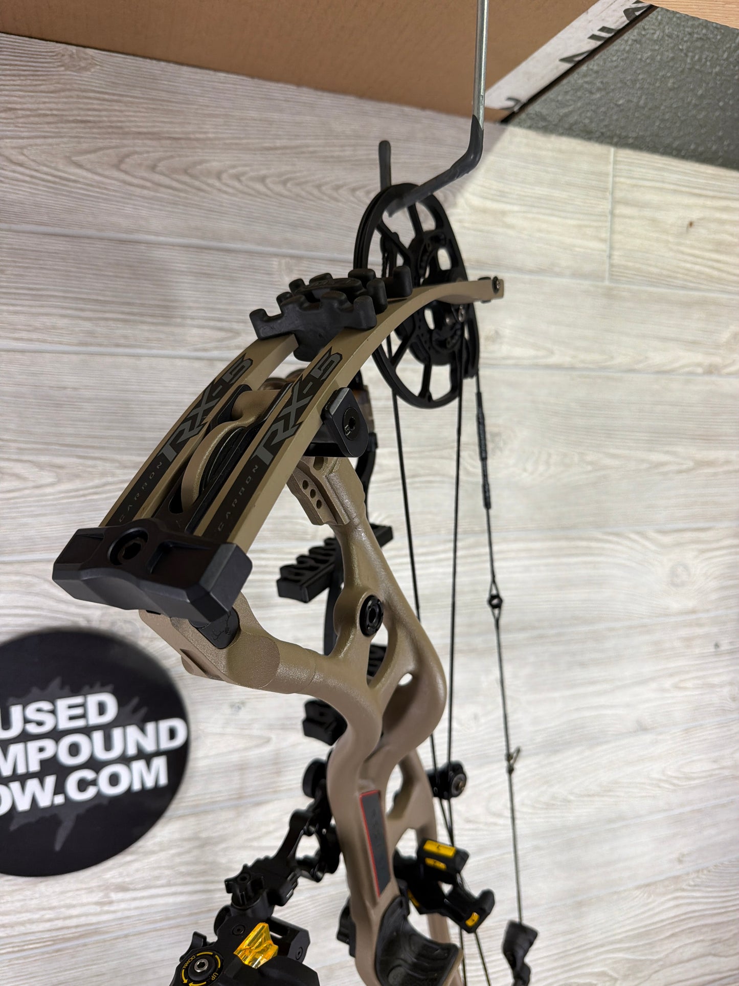 Hoyt RX-5 Buckskin 60-70# 25-30 Right Hand Package