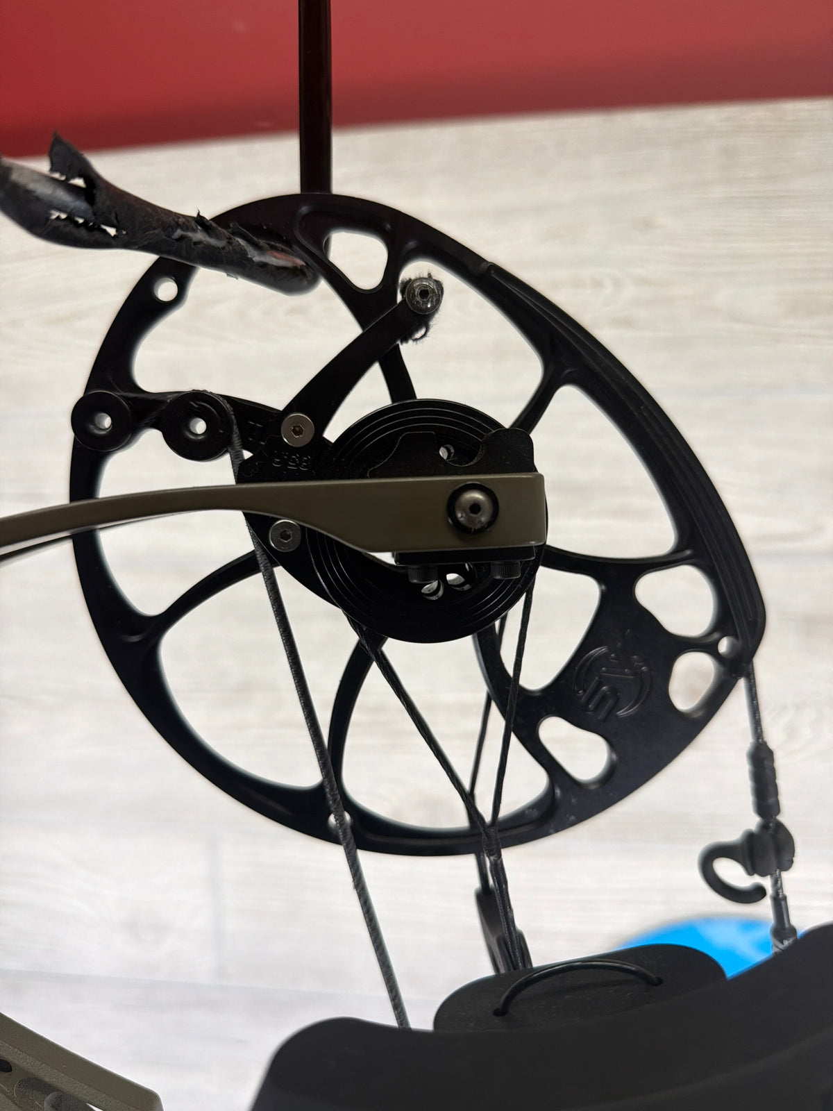 Used Mathews VXR 31.5 27.5" 60lb Left Hand Green Ambush Bow Pkg