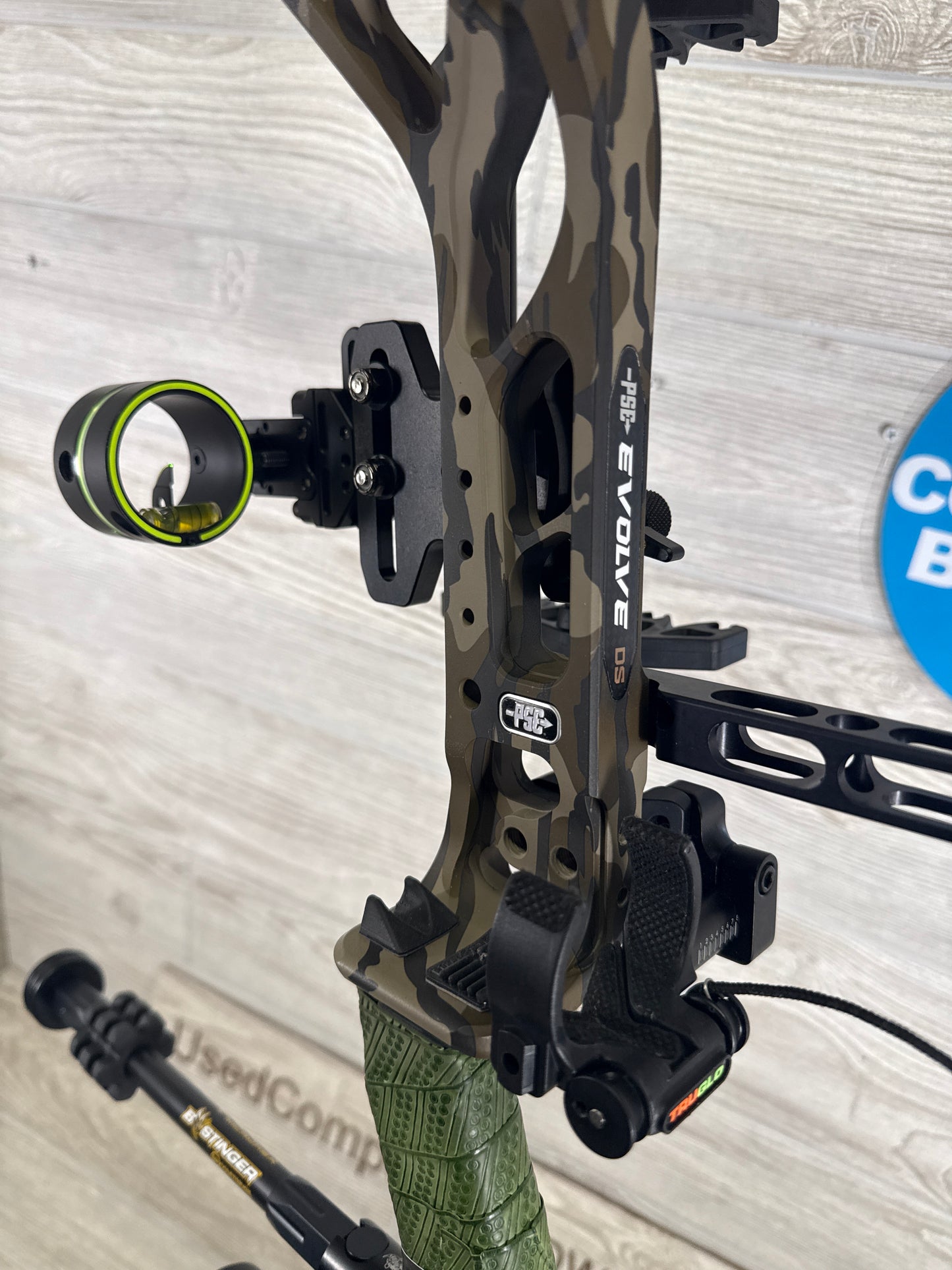 Used PSE Evolve DS 30 24.5-30 Mossy Oak Right Handed Package