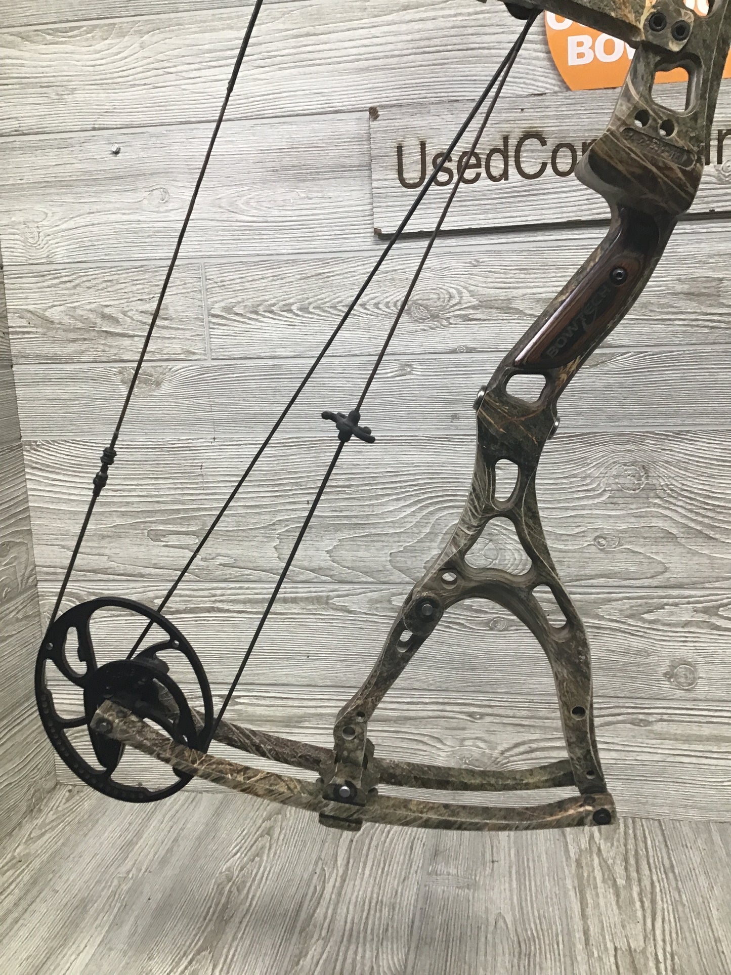Used Bowtech General 60-70# Right Handed Mossy Oak brush