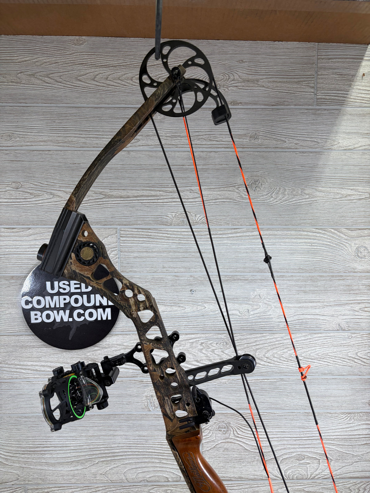 Used Mathews LX 30" 70lb Right Handed Bow Pkg
