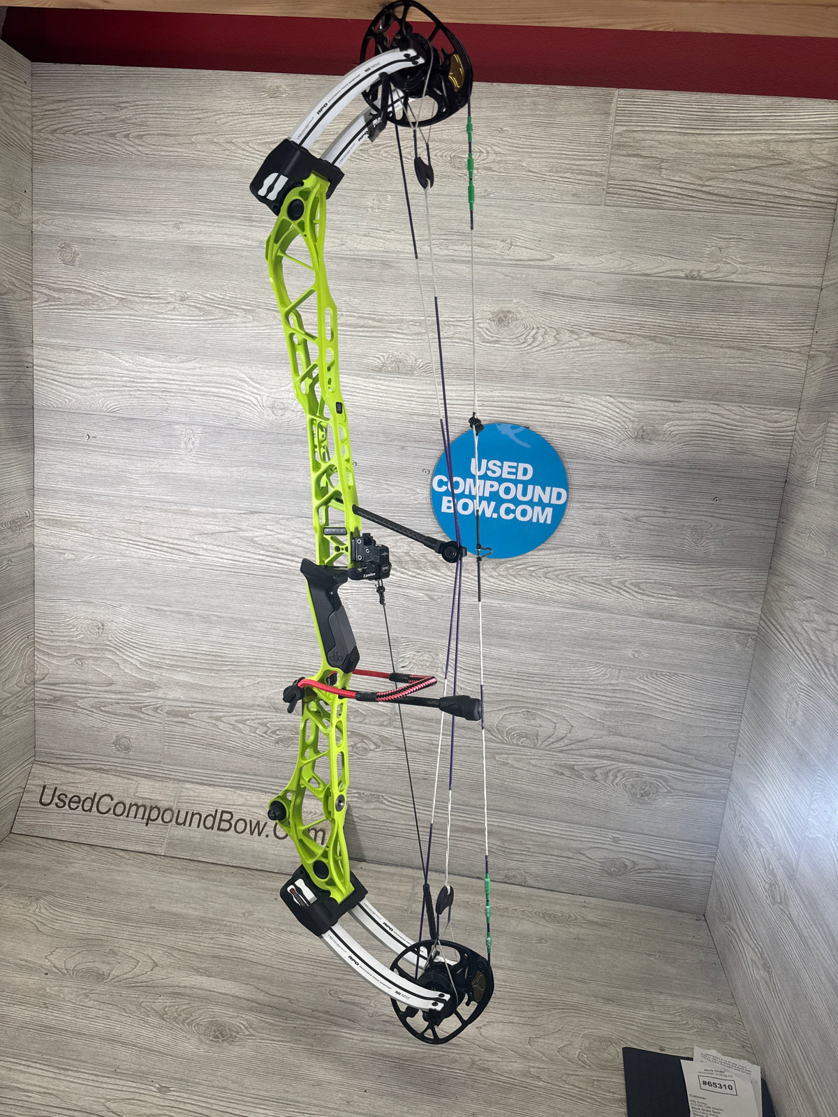 Mathews Title 38 GEN 1 Right Handed Electric Green White limbs