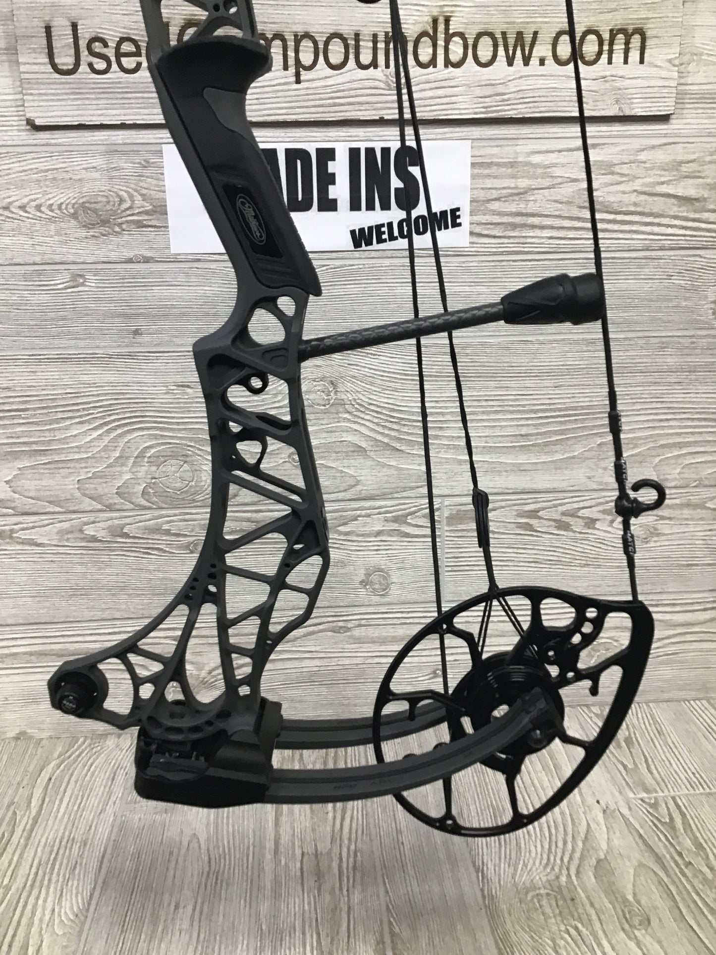 Used Mathews Lift X 29.5 Right Hand Shale 28.5/70