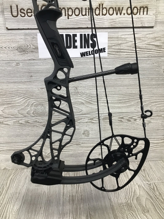 Used Mathews Lift X 29.5 Right Hand Shale 28.5/70