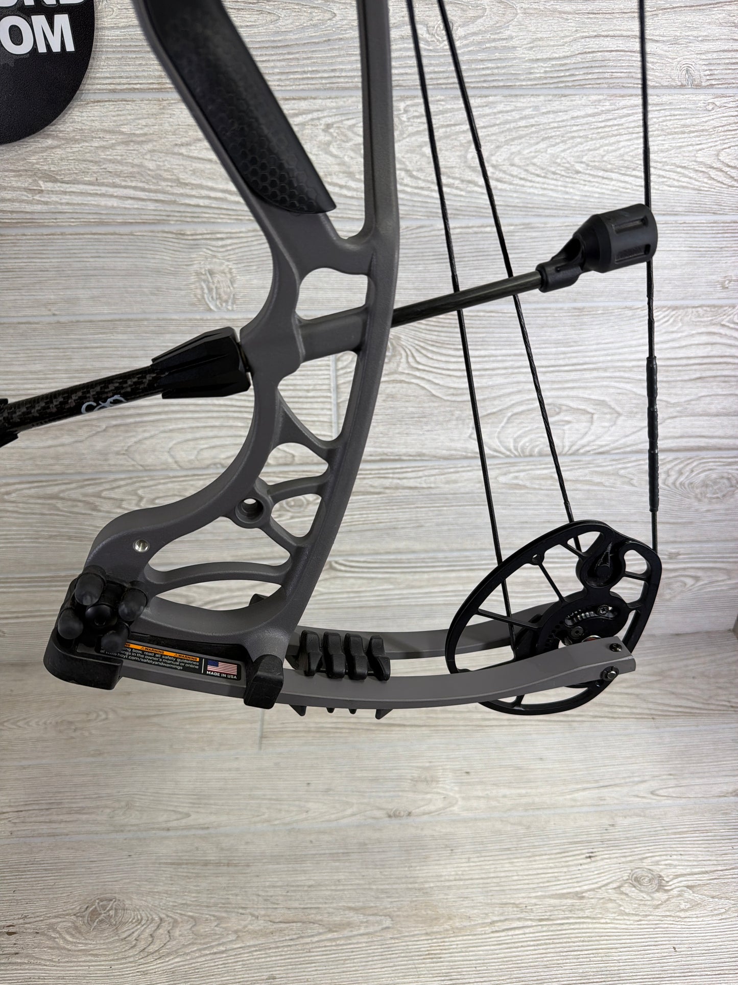 Used Hoyt Torrex XT Right Hand Tombstone 60-70lbs PKG