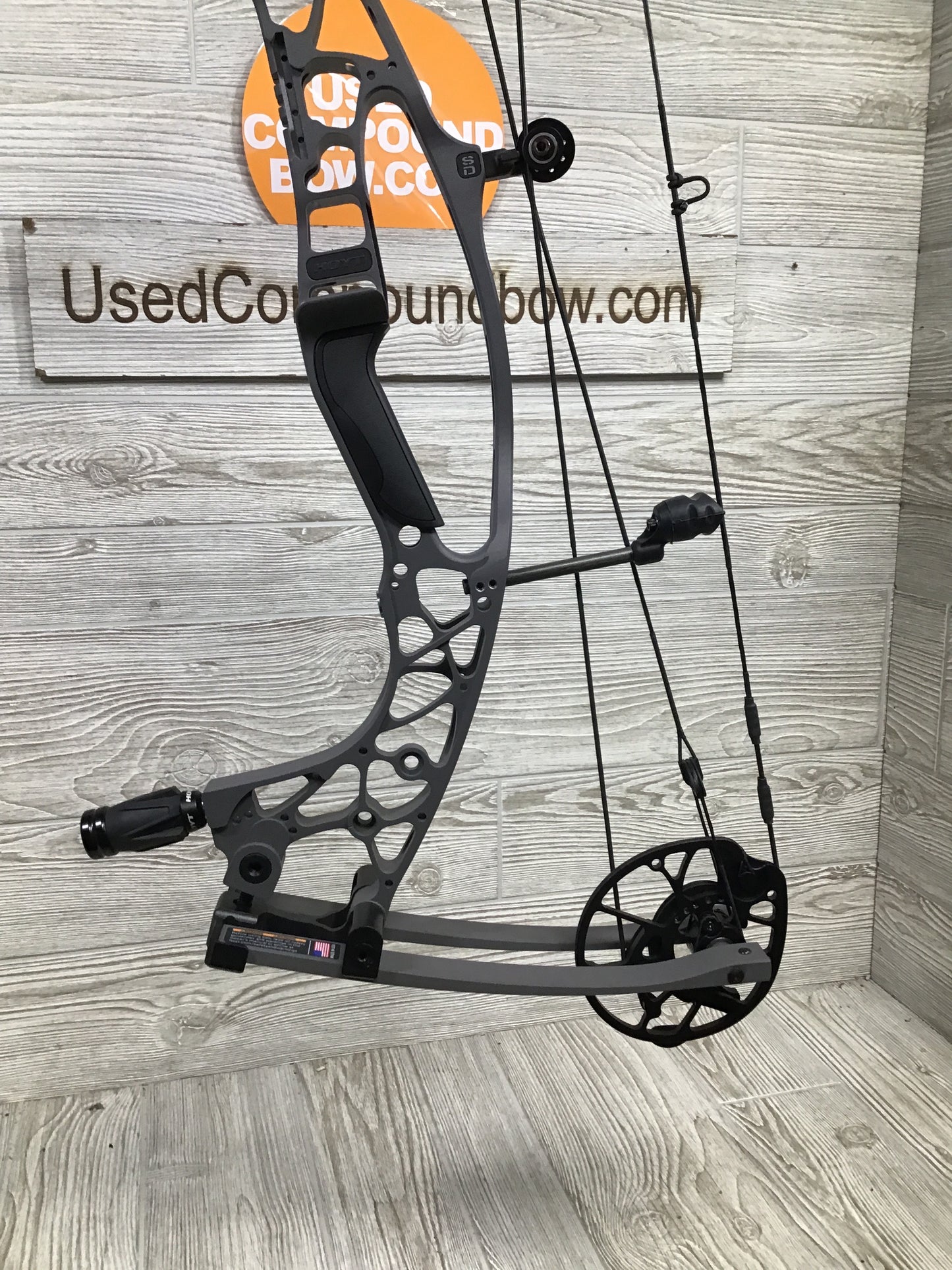 Used Hoyt Alpha AX-2 SD Tombstone 40-50# Right Handed