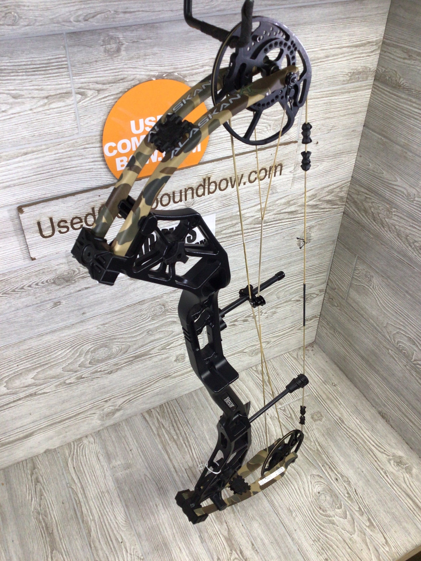 Bear Alaskan XT RH 55-70# Black/Camo