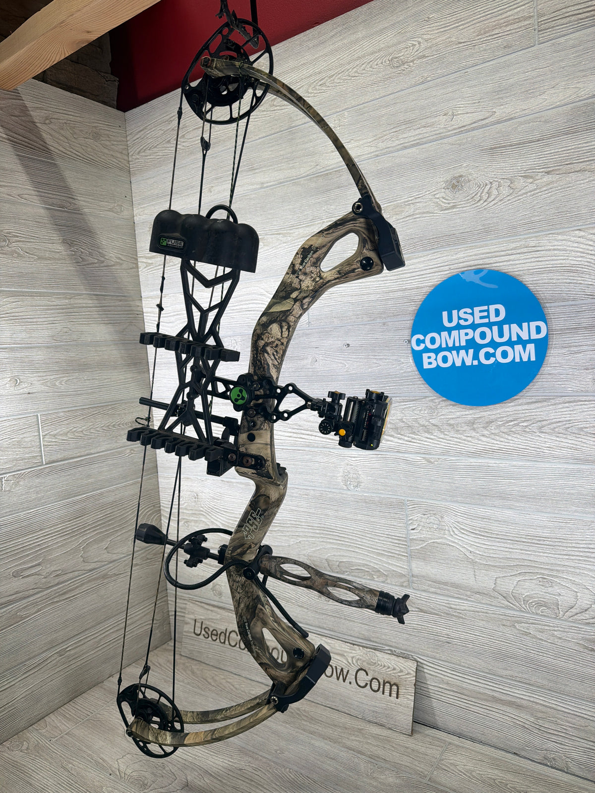 Used PSE Stealth Carbon Air 35 30.5" 70lb Right Hand Camo Bow Pkg