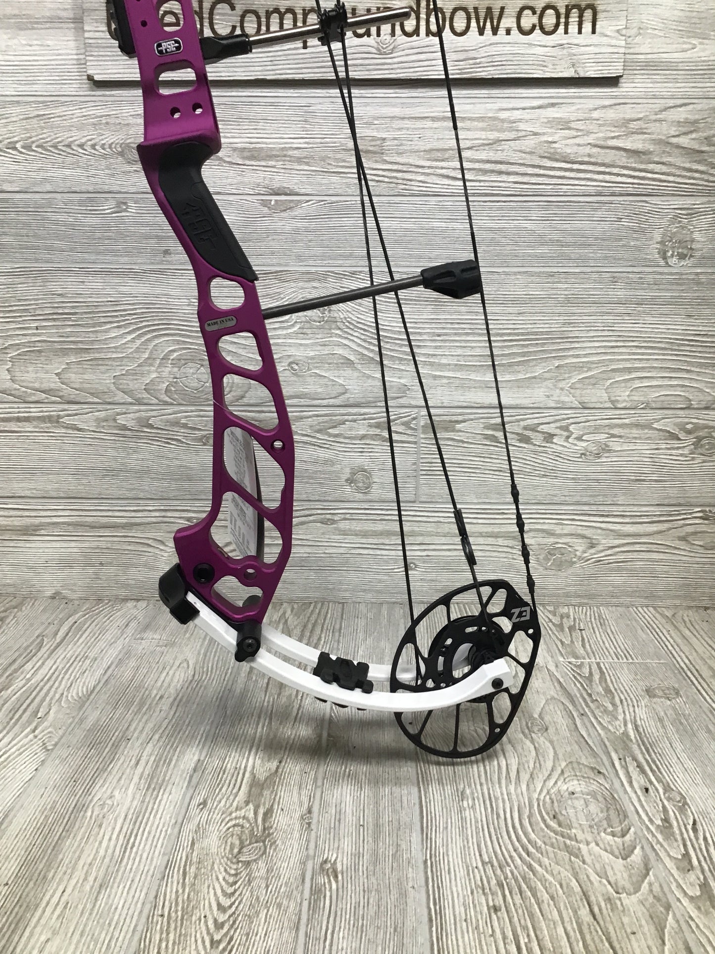 NEW IN BOX W/Warranty PSE Shootdown Pro E2 70# RH Purple Target Bow