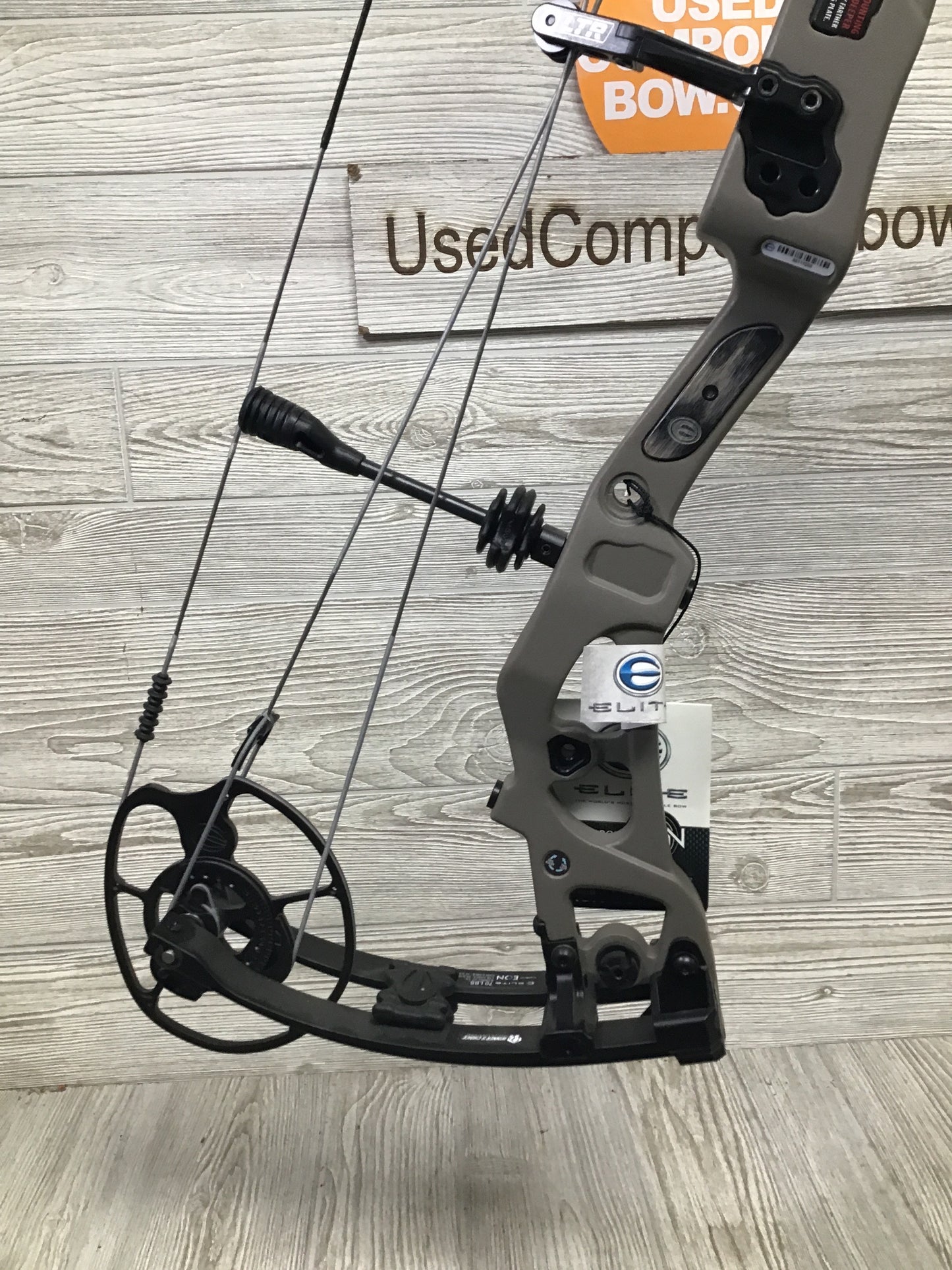 Elite Eon Carbon Sienna Brown RH 70lbs