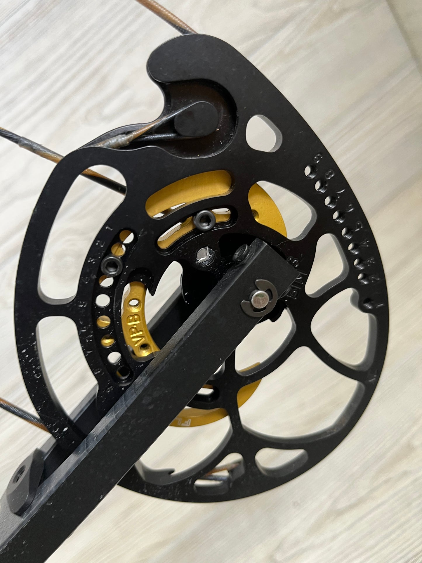 Bowtech Carbon Icon Right Handed 60-70# Camo package