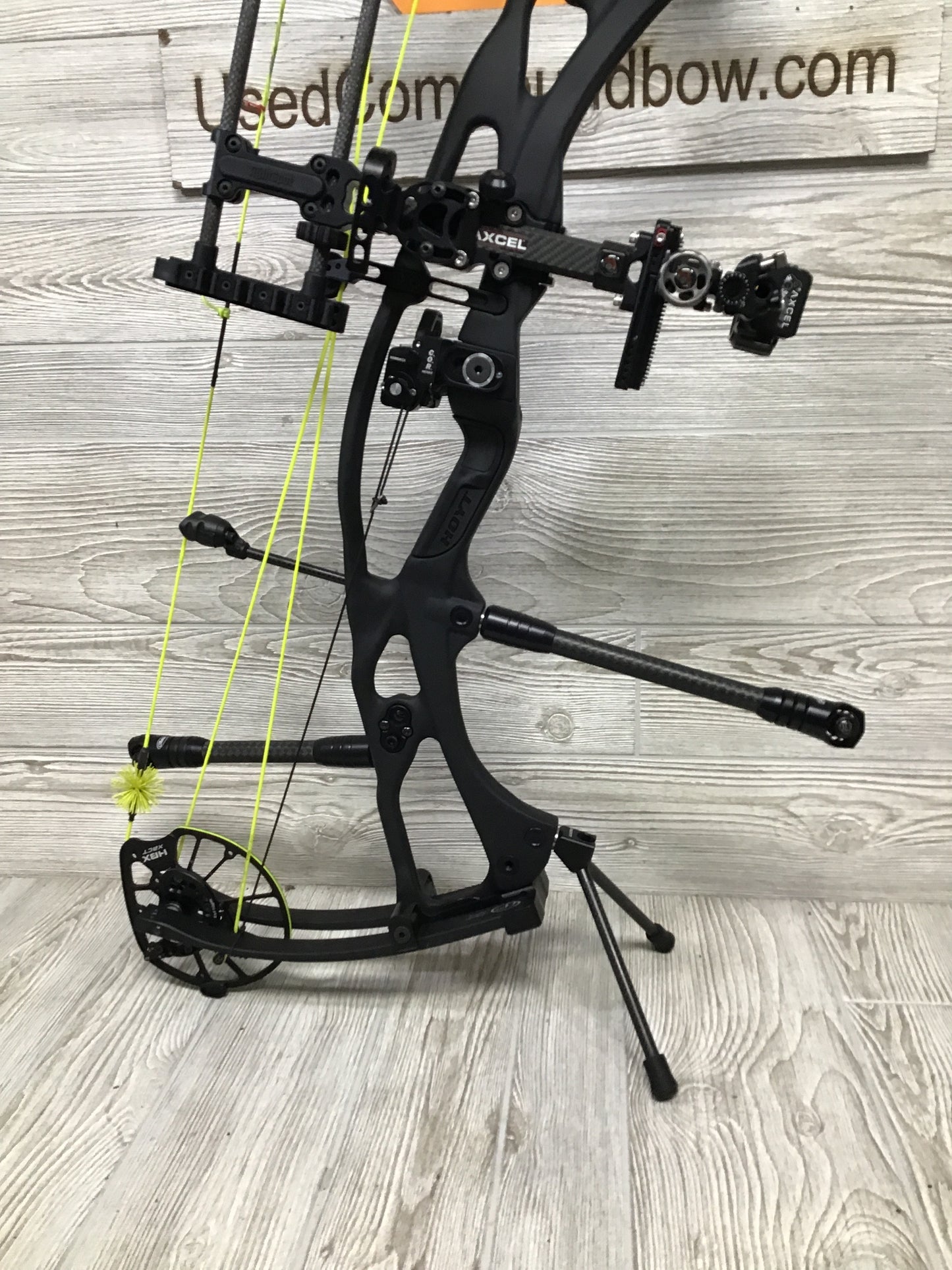 Hoyt RX-8 Ultra Black RH 60-70# LOADED