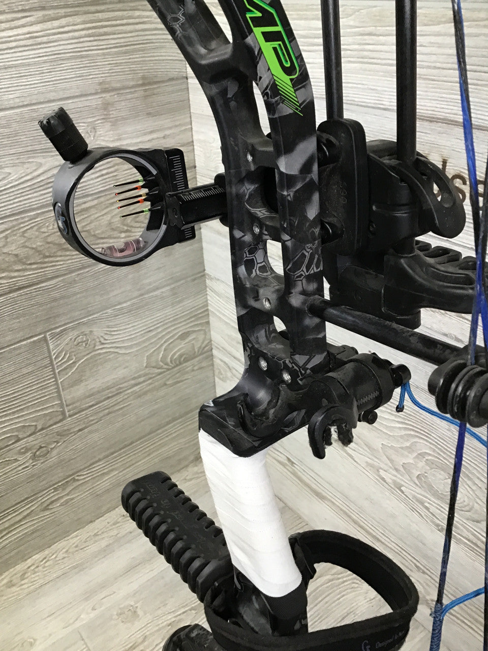 Quest AMP RH 40-70lbs 26.5-31 Package