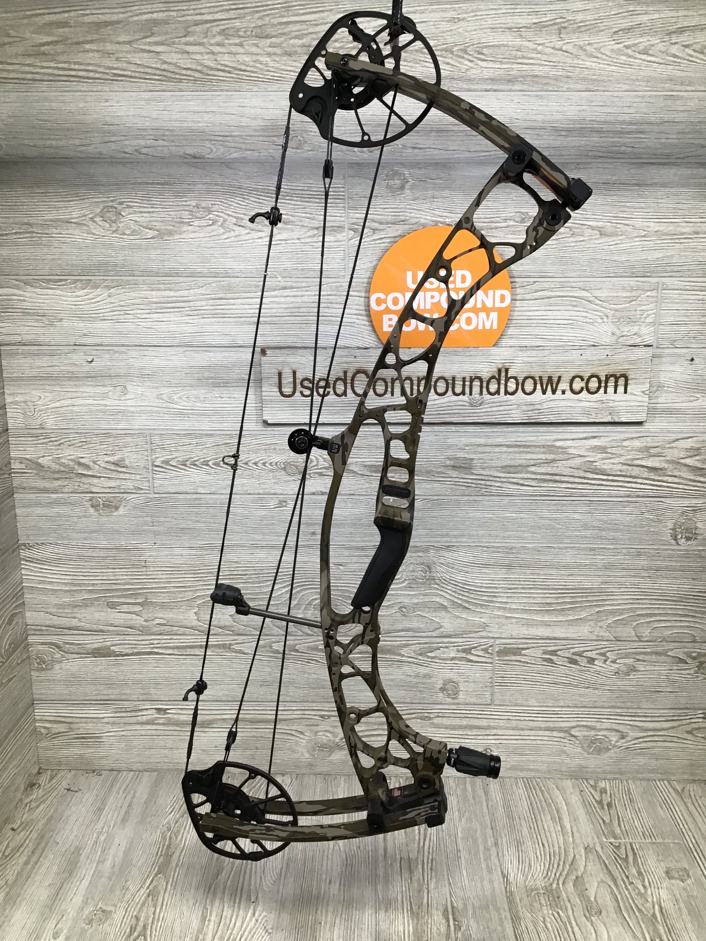 Used Hoyt Alpha AX-2 32 Left Handed Mossy Oak Bottomlands 29/70