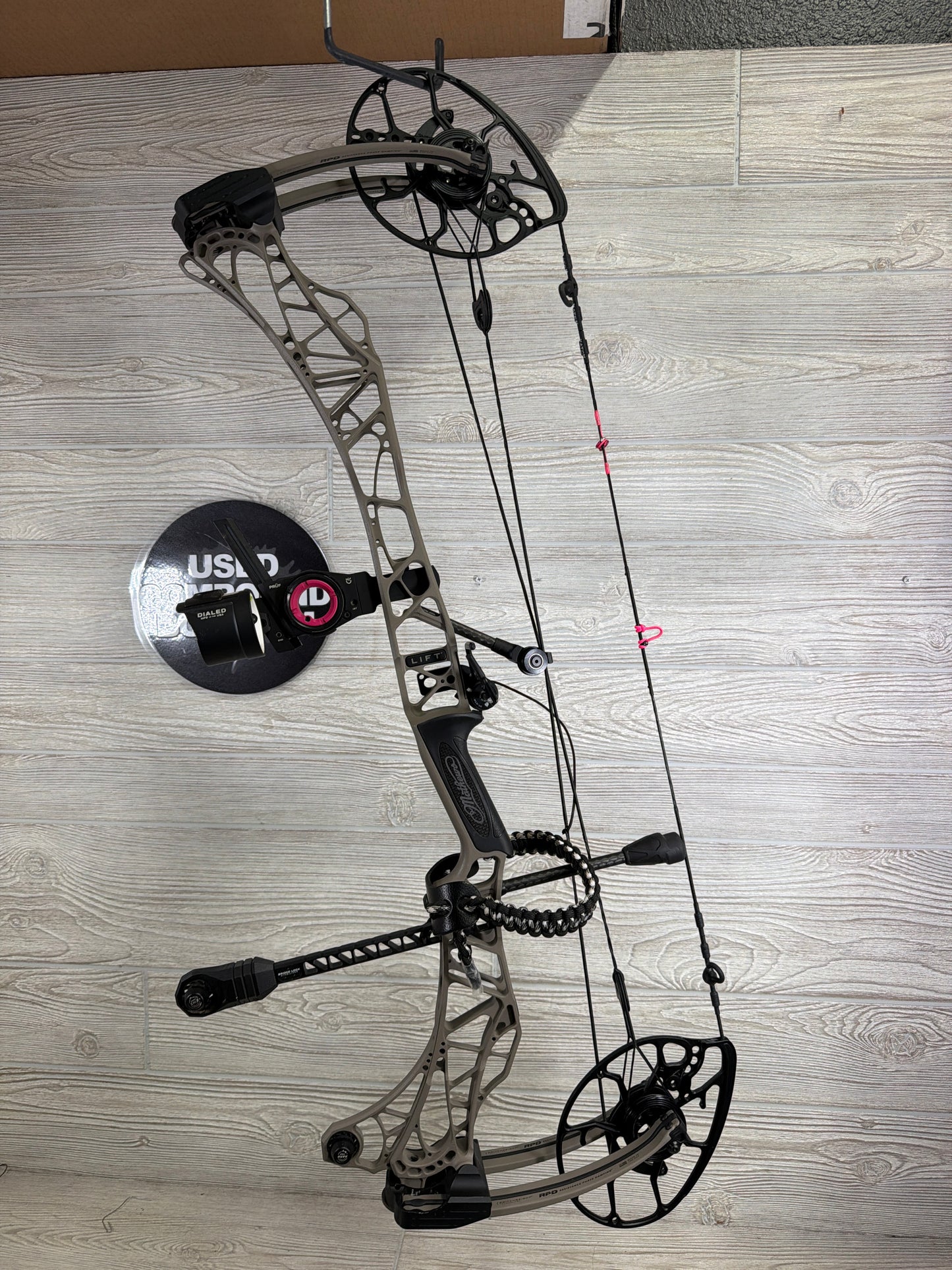Mathews Lift 29.5 RH Granite Bow PKG