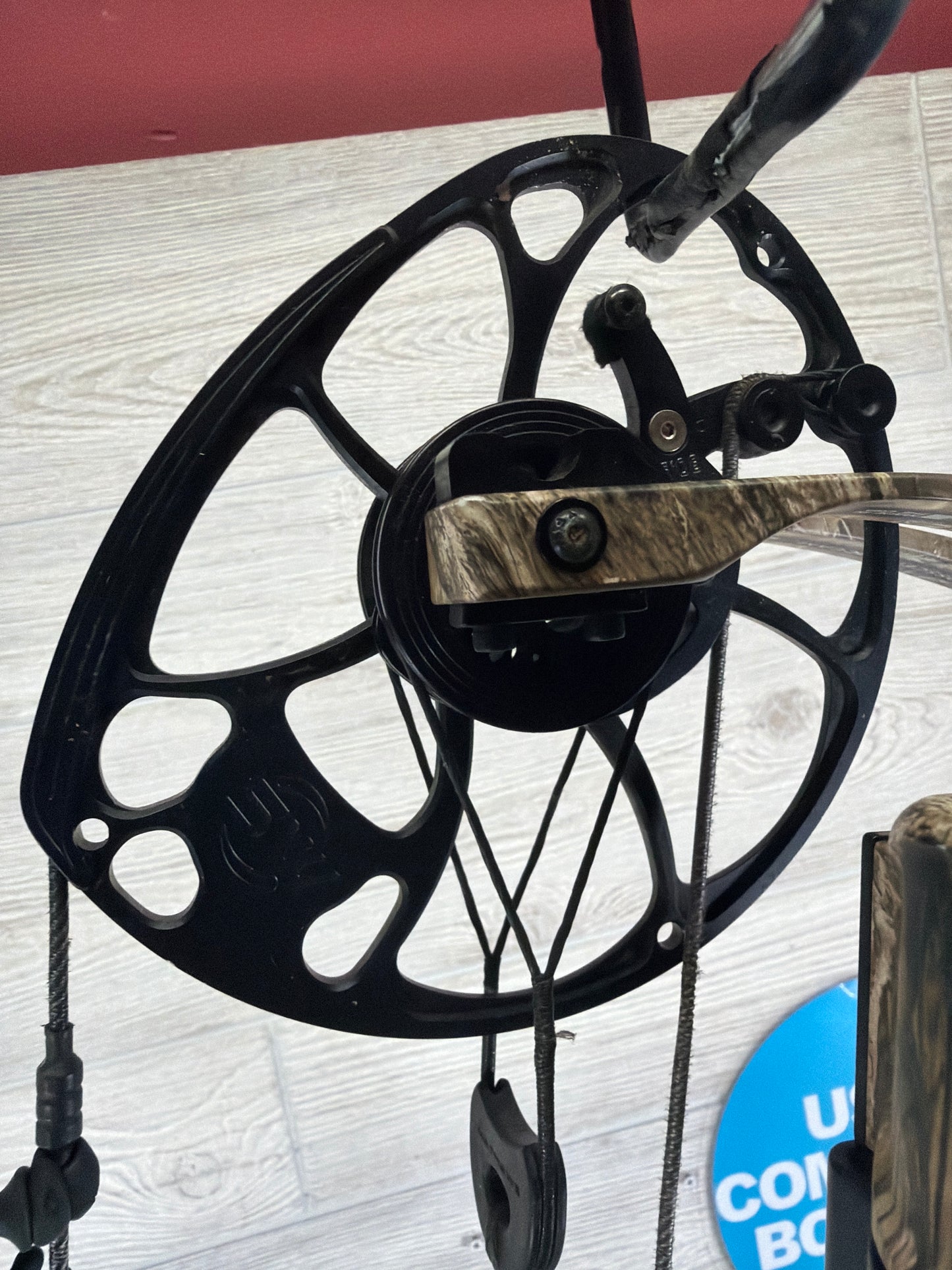 Used Mathews Vertix 29" 70lb Right Hand RealTree Edge Bow Pkg
