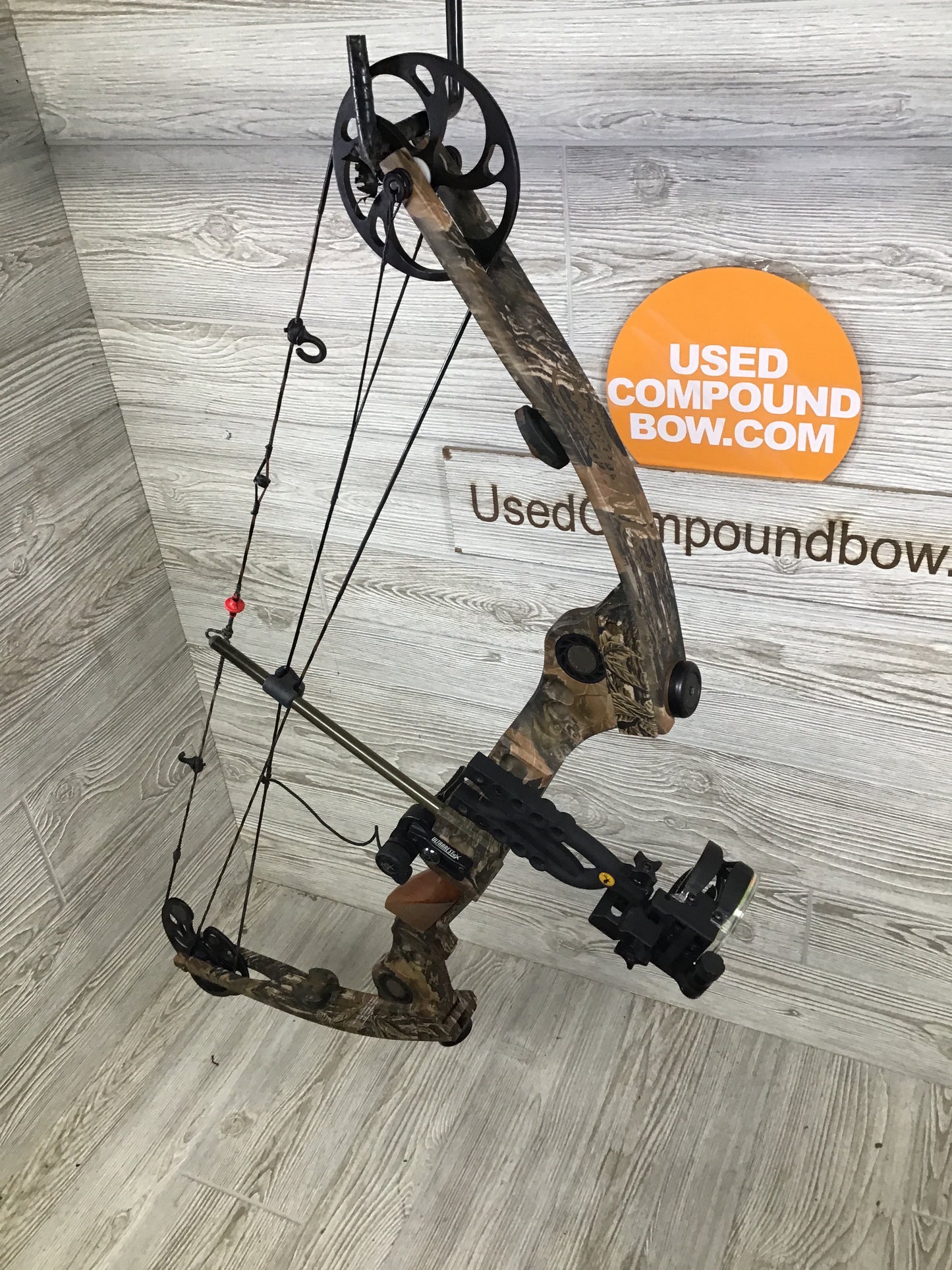 Used Mathews SQ2 Right Handed 28" 70lb Realtree package