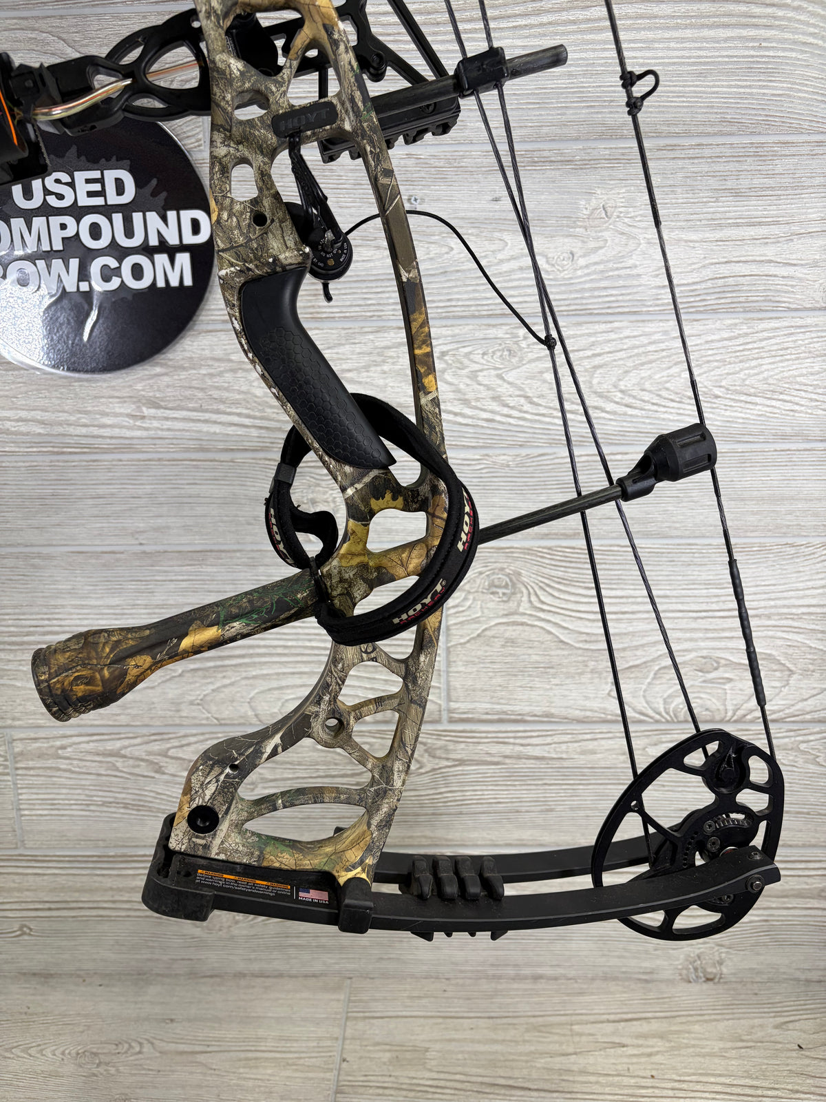 Used Hoyt Torrex Package RH Camo 50-60lbs 26-30" Draw